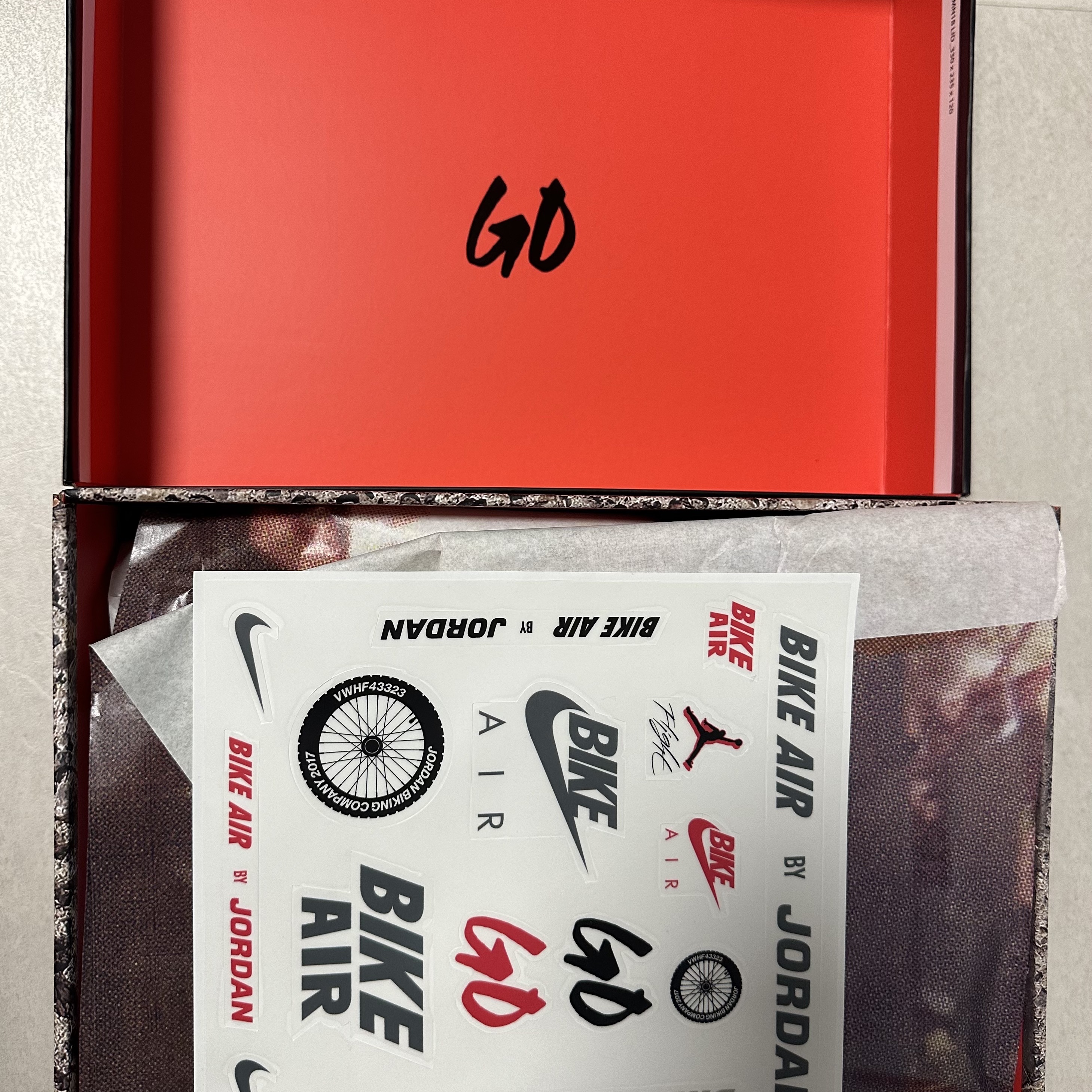 Jordan 4 x Nigel Sylvester RM SP Driveway Grey 착용 스타일 - 2