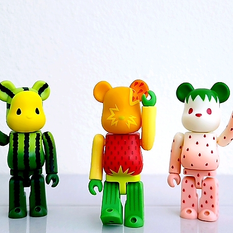 Bearbrick x Clot Summer Fruits Yellow Watermelon 100% & 400% Set, Bearbrick x Clot Summer Fruits Snow Strawberry 100% & 400% Set 착용 스타일 - 2
