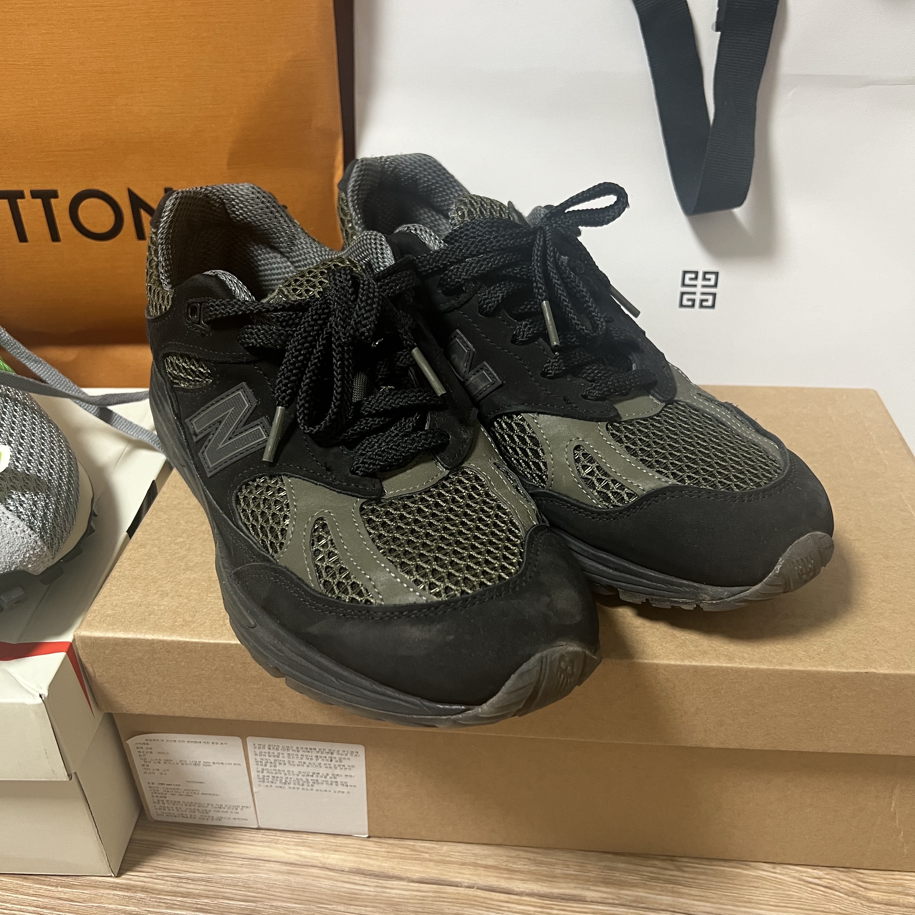 New Balance x Stone Island 991v2 Made in UK Black Olive Night 착용 스타일 - 1
