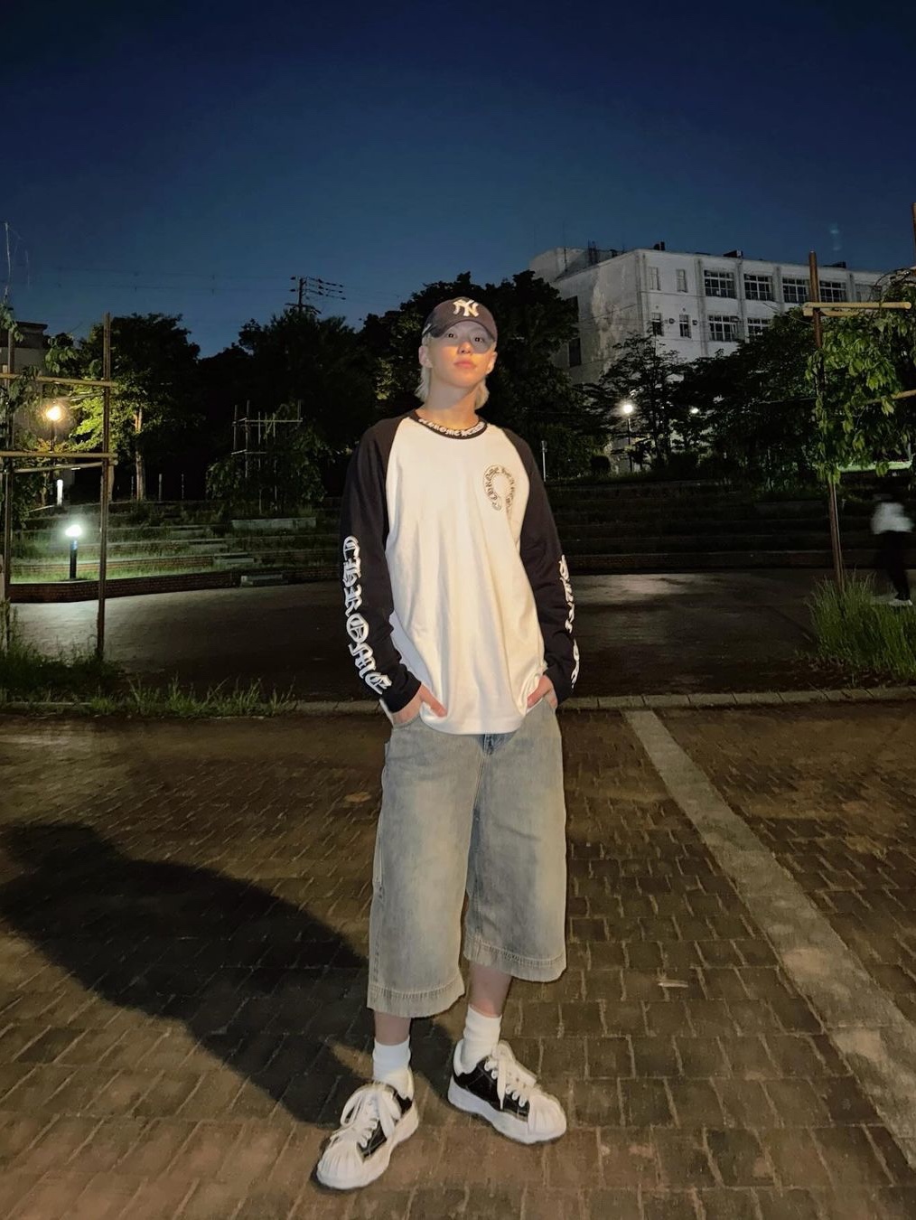 Chrome Hearts Classic Horseshoe Logo Long Sleeve T-Shirt White, Chrome Hearts Horseshoe LS T-Shirt Black - Los Angeles Exclusive 착용 스타일 - 3