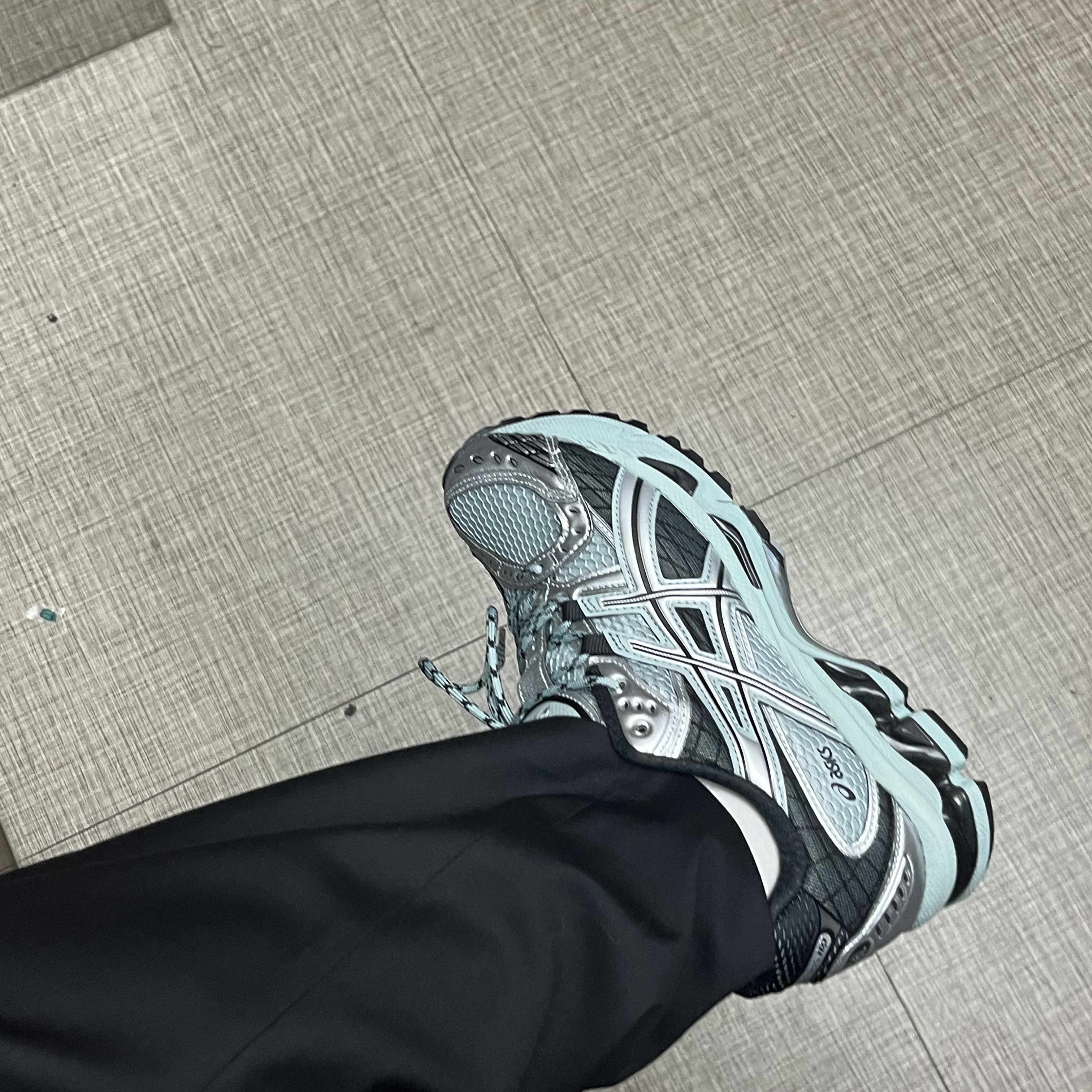 Asics Gel-Nimbus 10.1 Ocean Haze Pure Silver 착용 스타일 - 1
