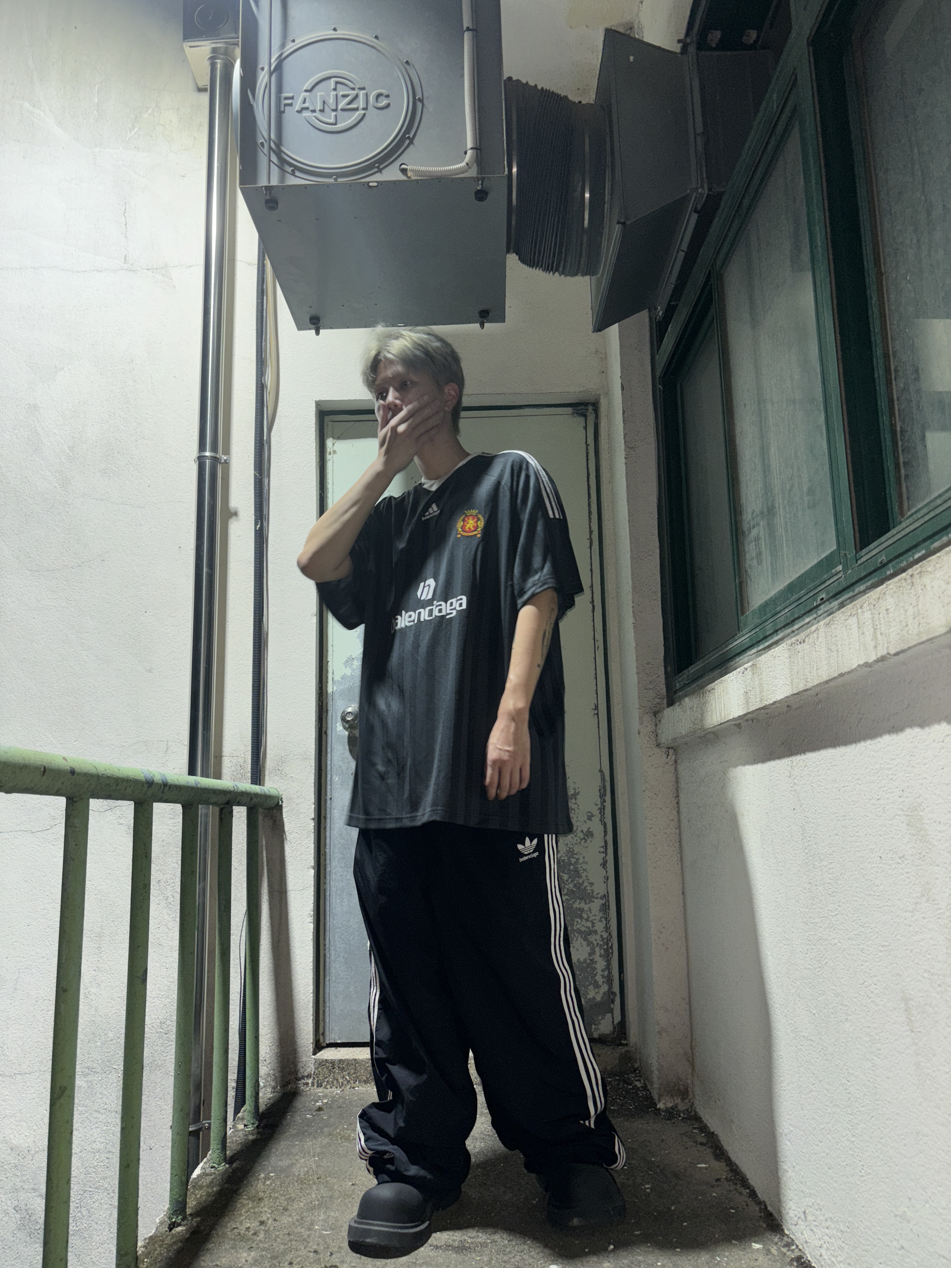 Balenciaga x Adidas Oversized Football T-Shirt Black, Balenciaga x Adidas Tracksuit Trousers Black 착용 스타일 - 6