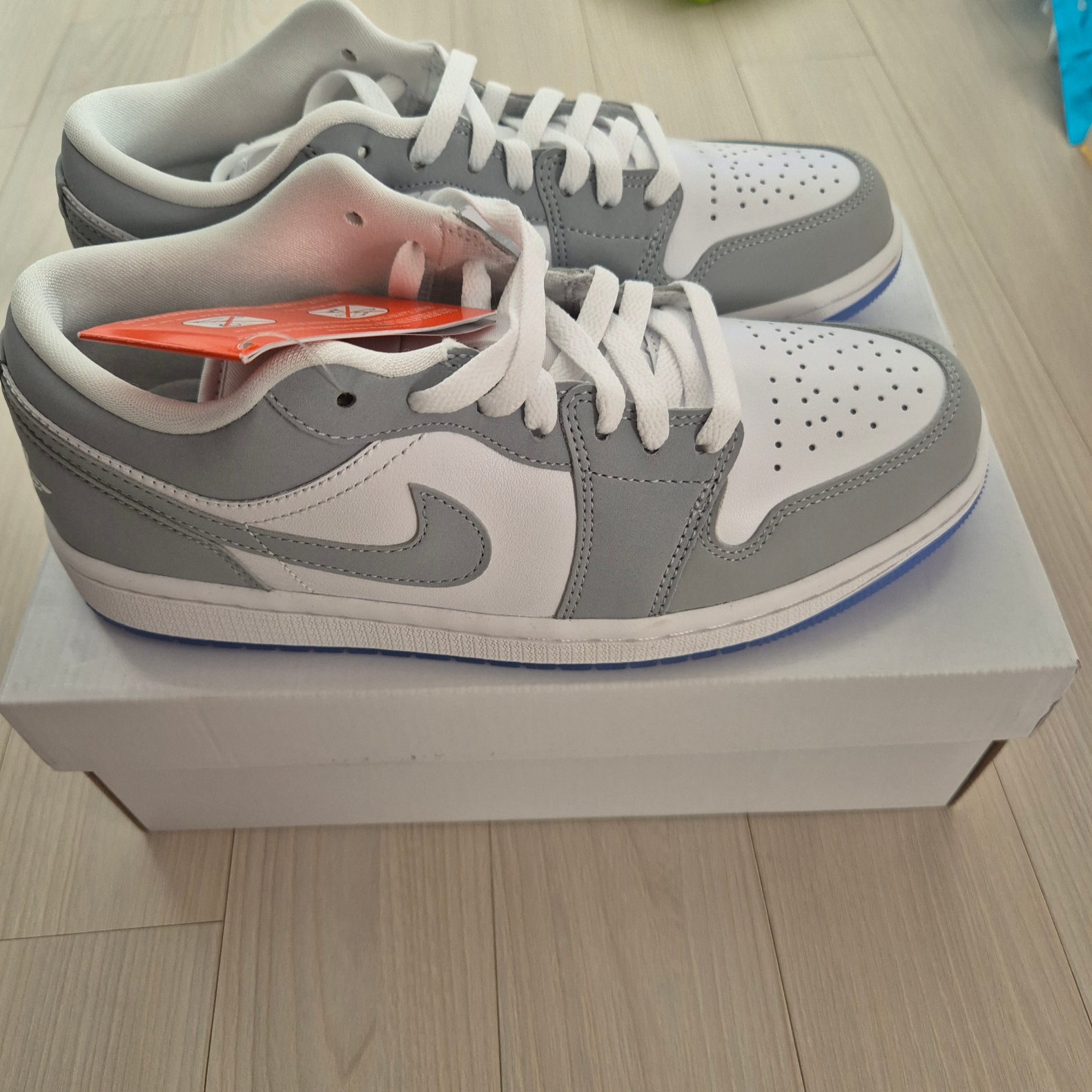 (W) Jordan 1 Low White Wolf Grey 착용 스타일 - 1