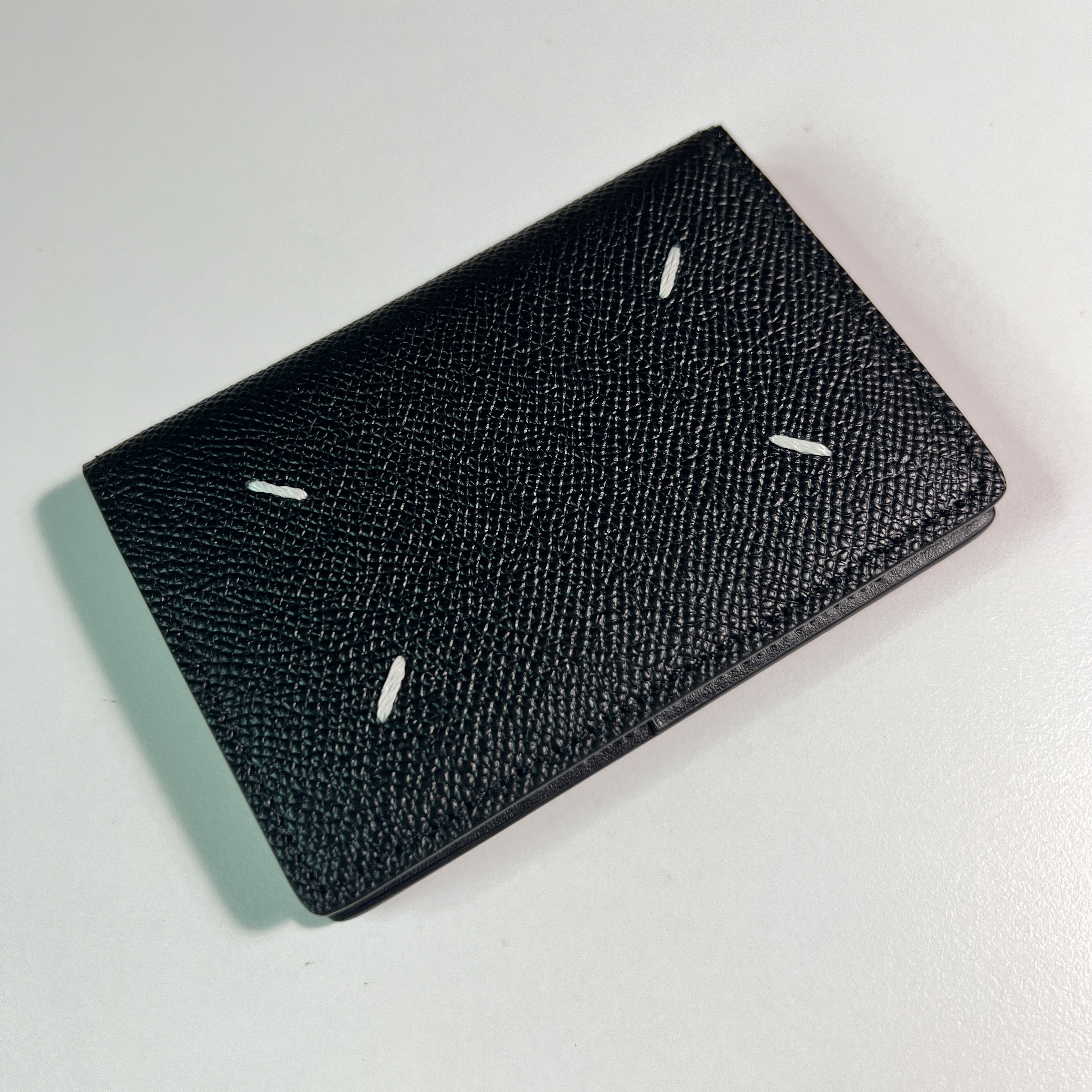 Maison Margiela Leather Bi-Fold Card Holder Black 착용 스타일 - 1