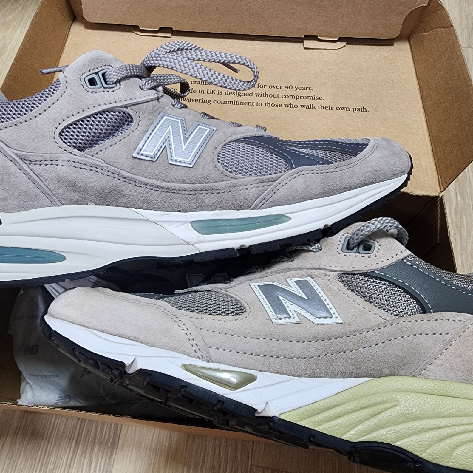 New Balance 991v2 Made in UK Rock Ridge Alloy Silver, New Balance 991 Made in UK Grey 착용 스타일 - 1