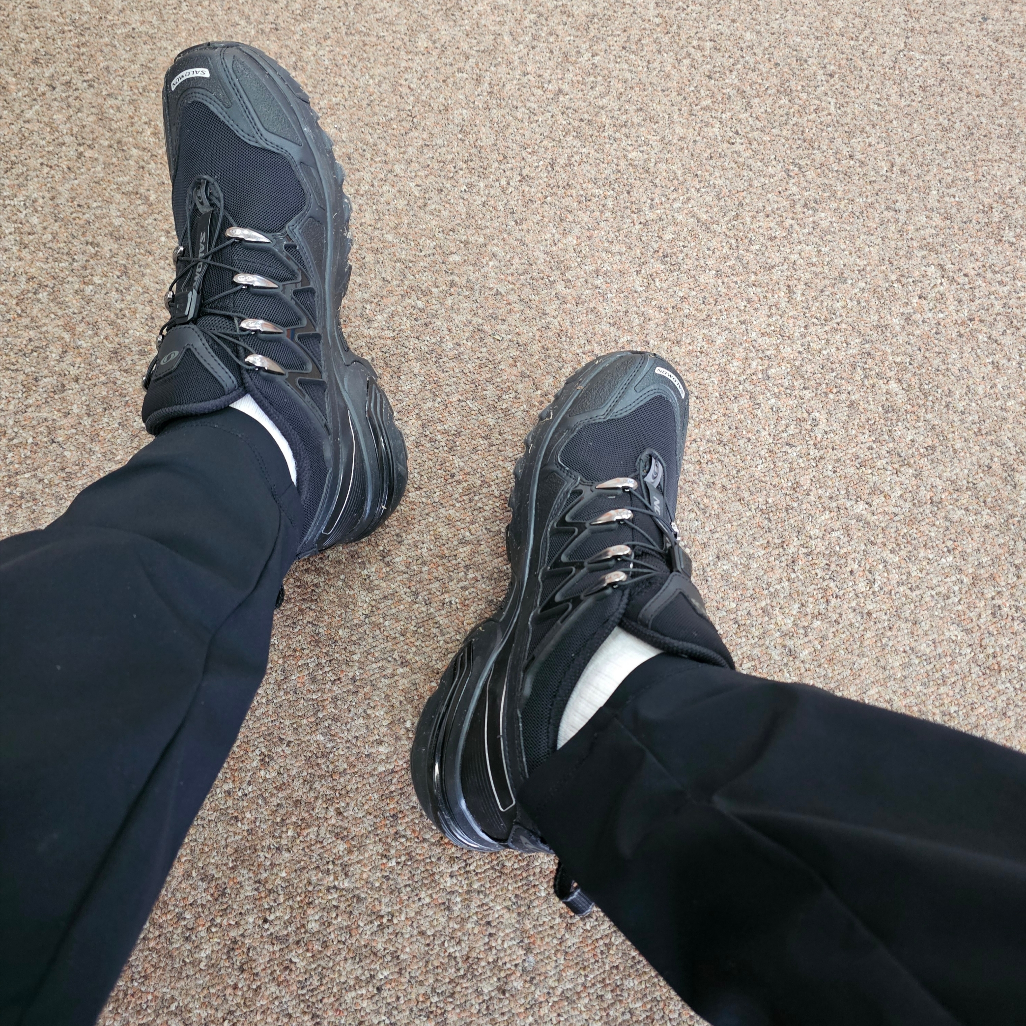 Salomon ACS + Black Silver 착용 스타일 - 3