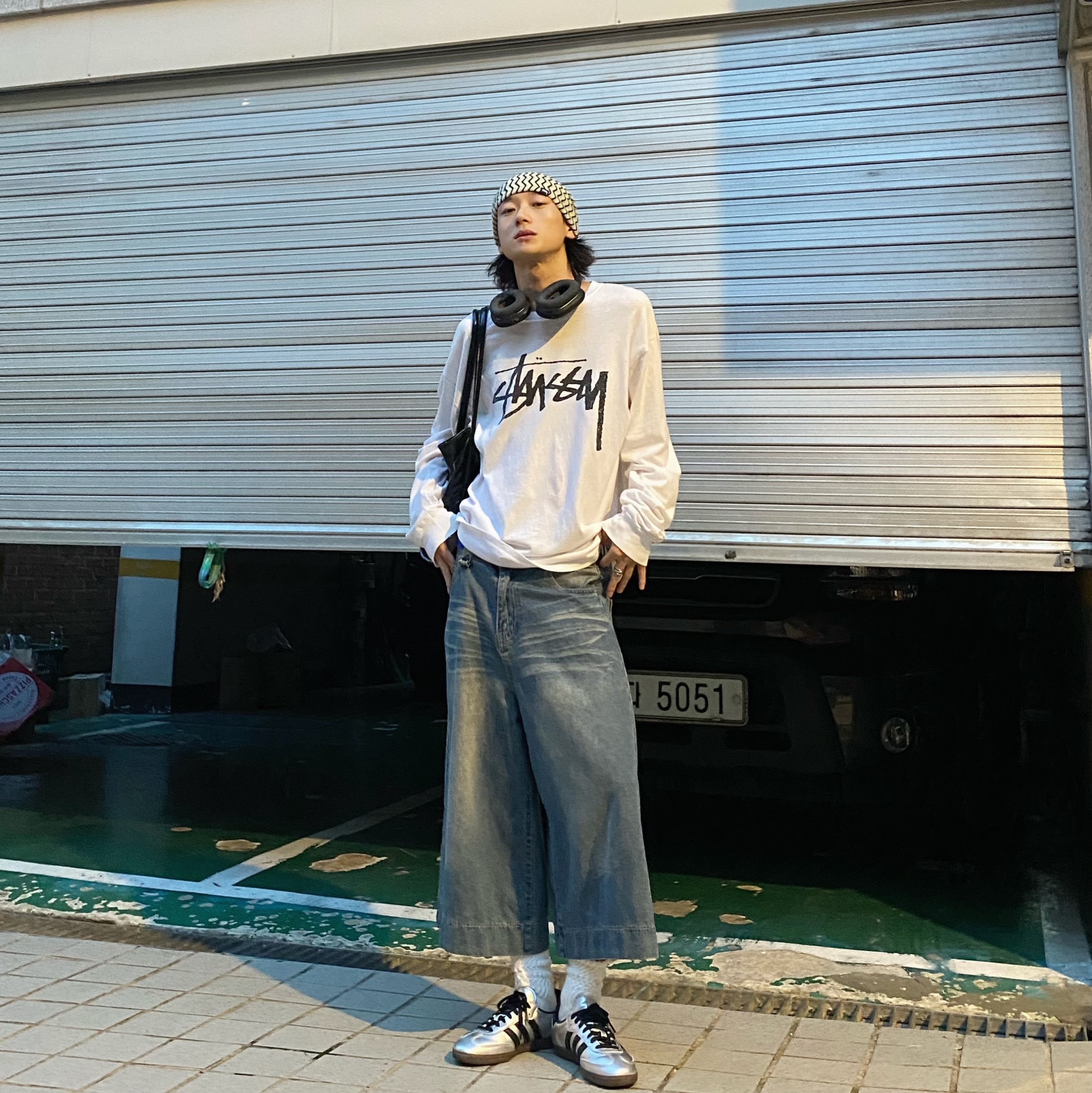 (W) Adidas Samba OG Silver Metalic Core Black Gum 착용 스타일 - 1