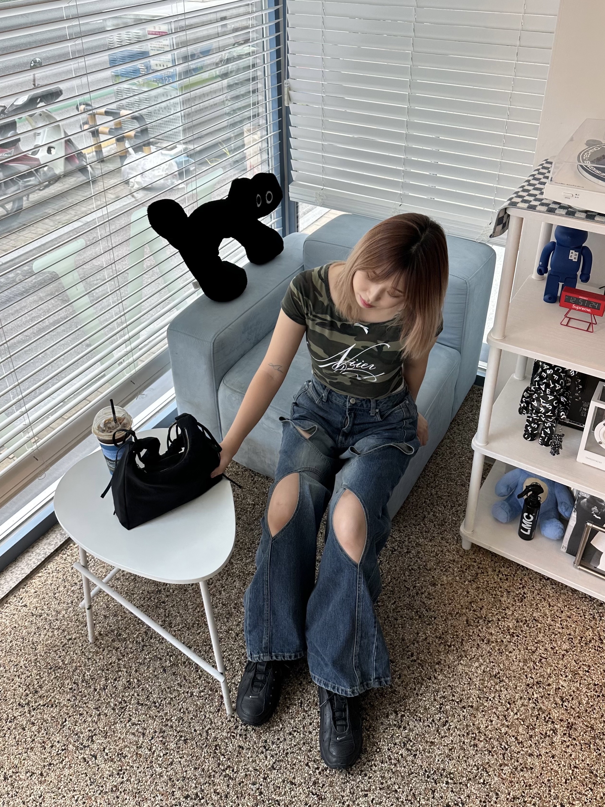 Nike x Drake Nocta Hot Step Air Terra Triple Black, NIIER NOR Lace Off Shoulder Crop Top Camo 착용 스타일 - 2
