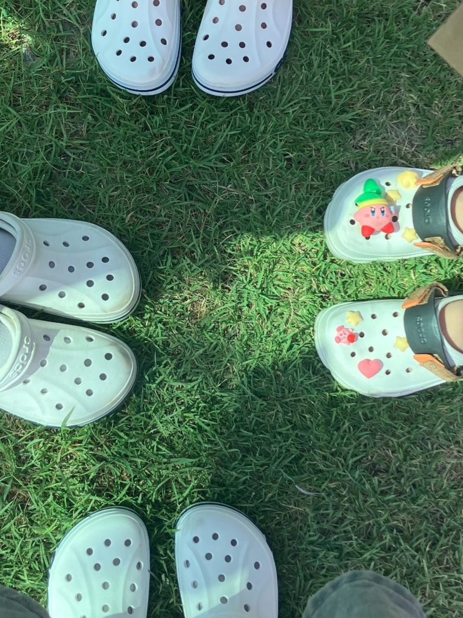 Crocs Bayaband Clog White Navy, Crocs All Terrain Clog White Multi 착용 스타일