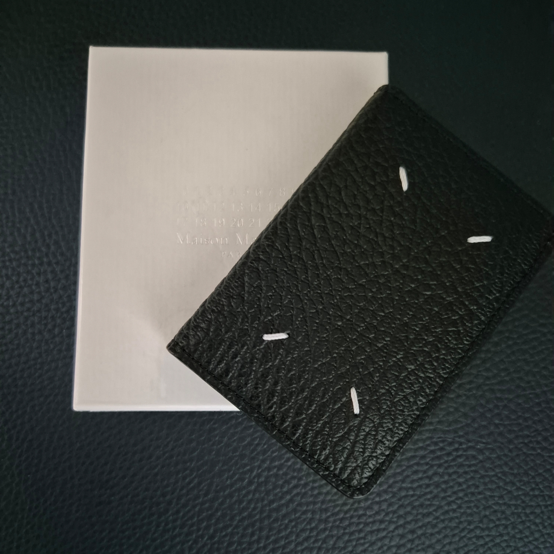Maison Margiela Bovine Leather Card Holder Black 착용 스타일