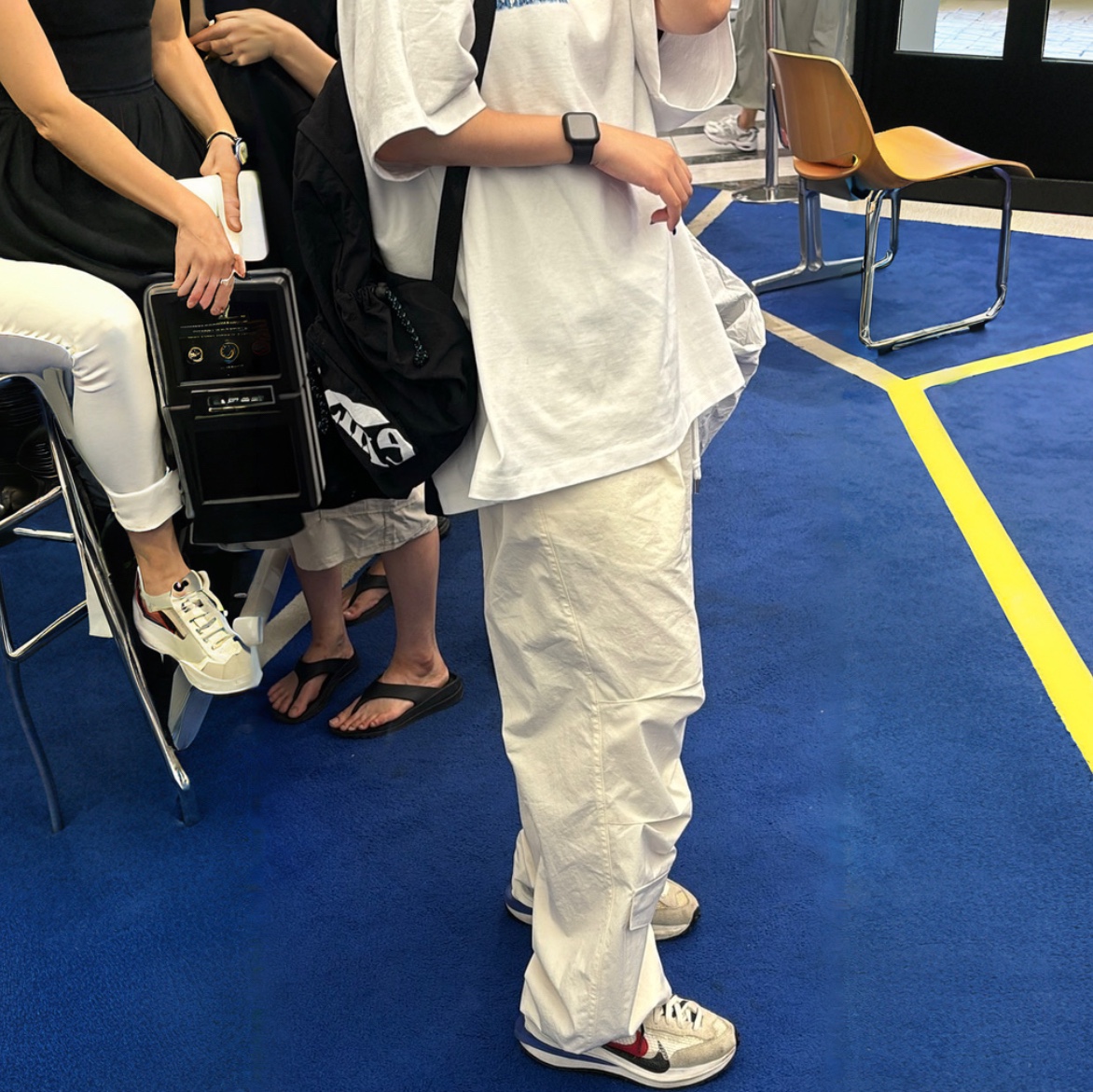 Nike x Sacai VaporWaffle Royal Fuchsia, Nonnod Soft Drink T-Shirt Dirty White 착용 스타일