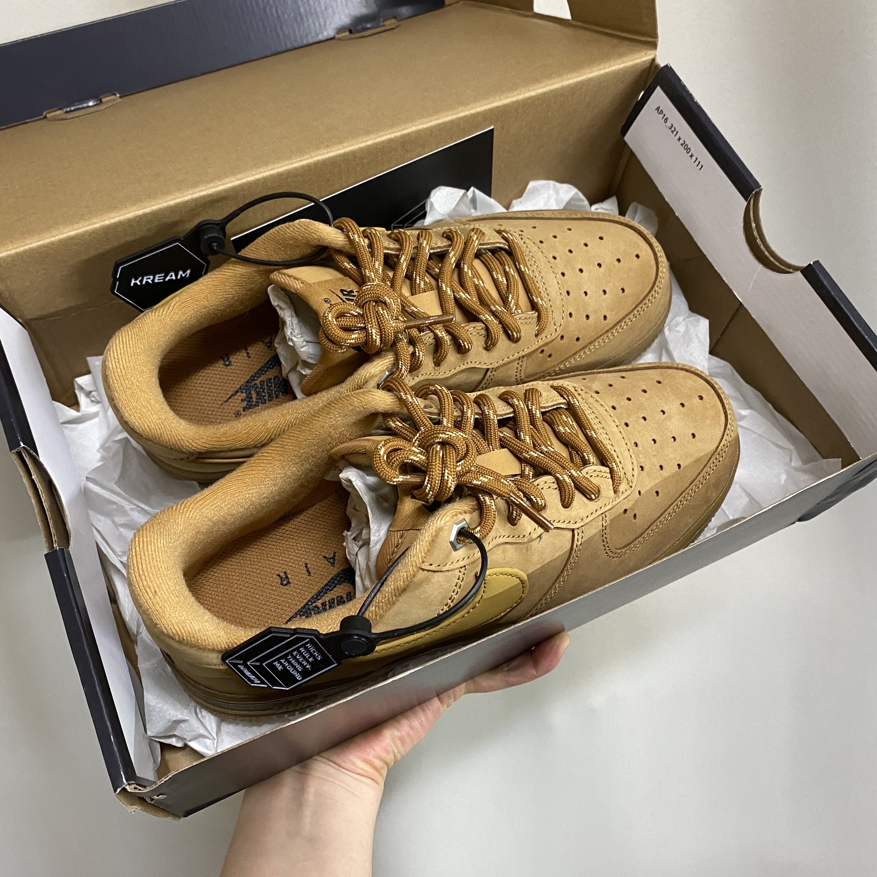 (W) Nike Air Force 1 '07 WB Flax Wheat 착용 스타일