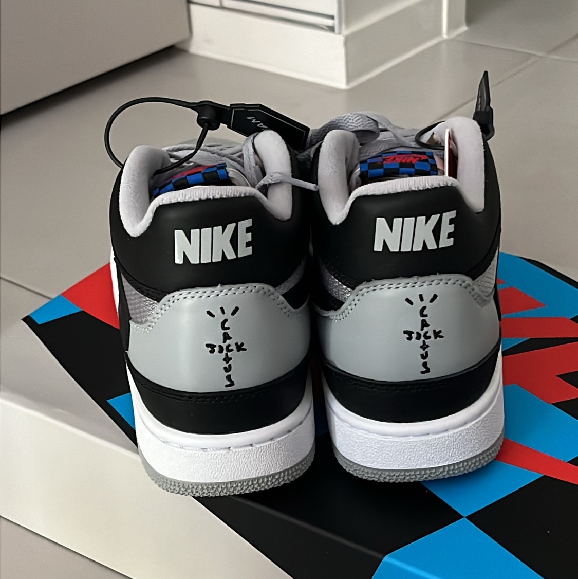 Nike x Travis Scott Mac Attack SP Light Smoke Grey 착용 스타일 - 2