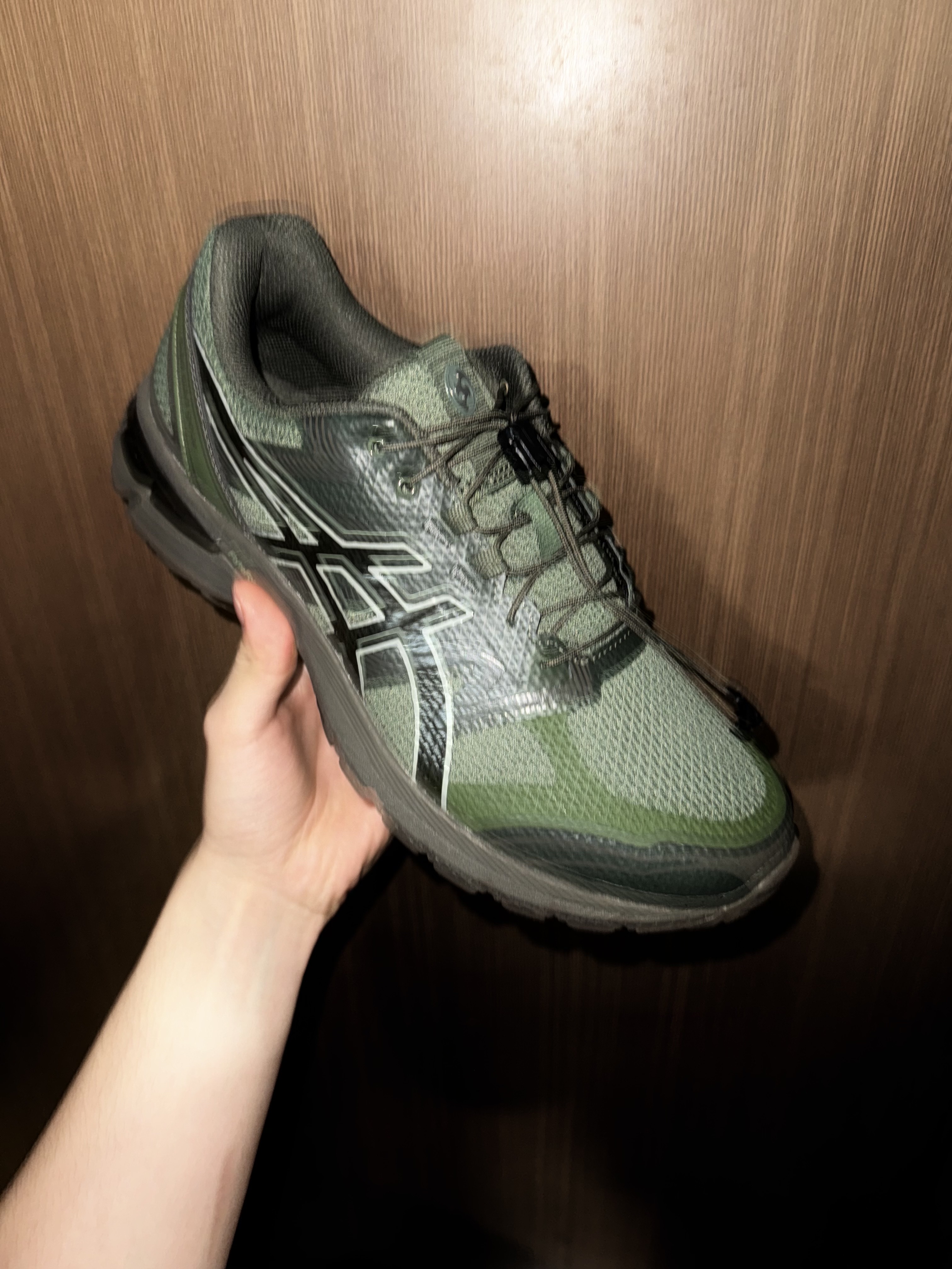 Asics x Sansan Gear Gel-Terrain Bronze Green Tarmac 착용 스타일 - 3