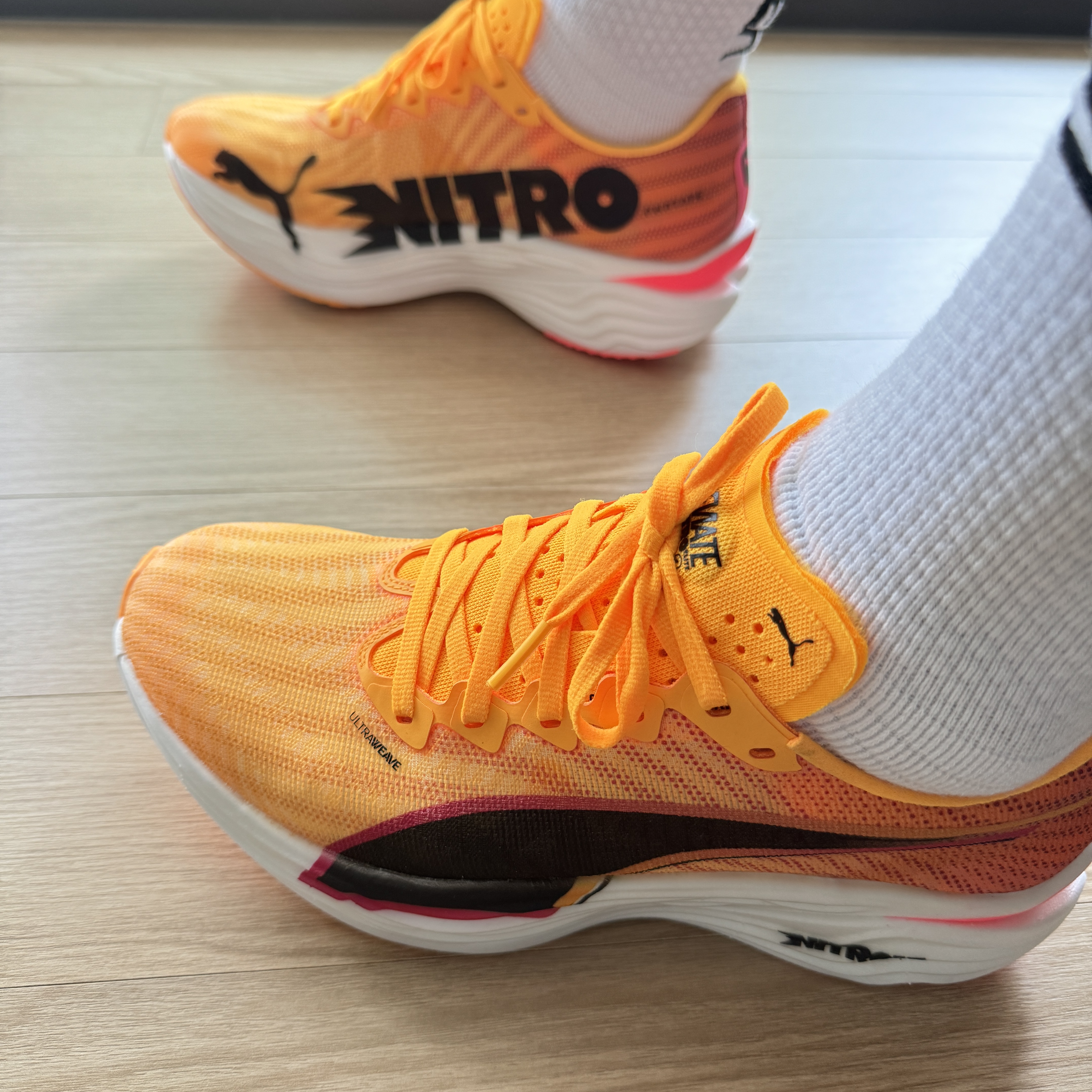 Puma Deviate Nitro Elite 3 Fire Sun Stream Sunset Glow 착용 스타일 - 2