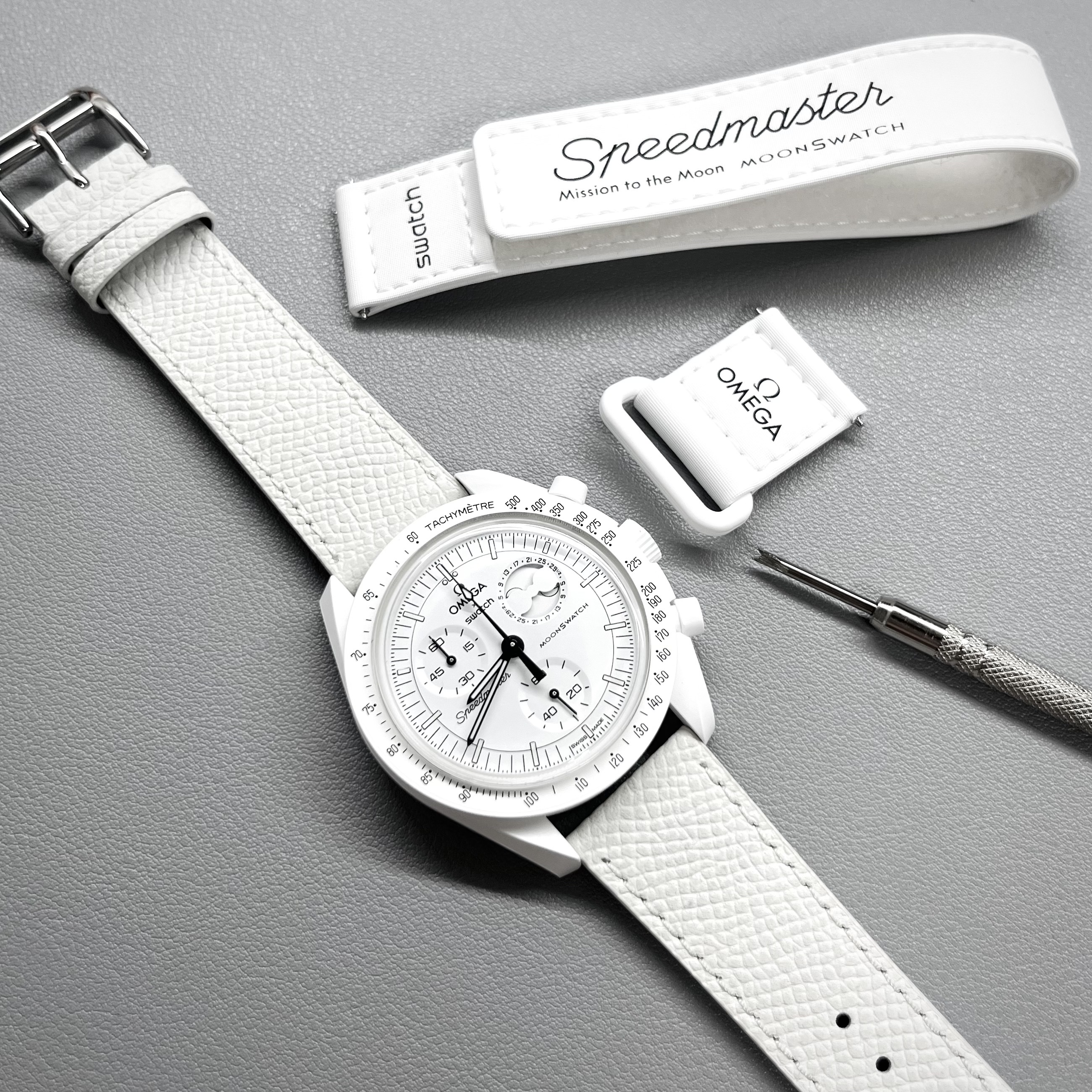 Swatch x Omega x Snoopy Bioceramic Moonswatch Mission To The Moonphase Full Moon 착용 스타일