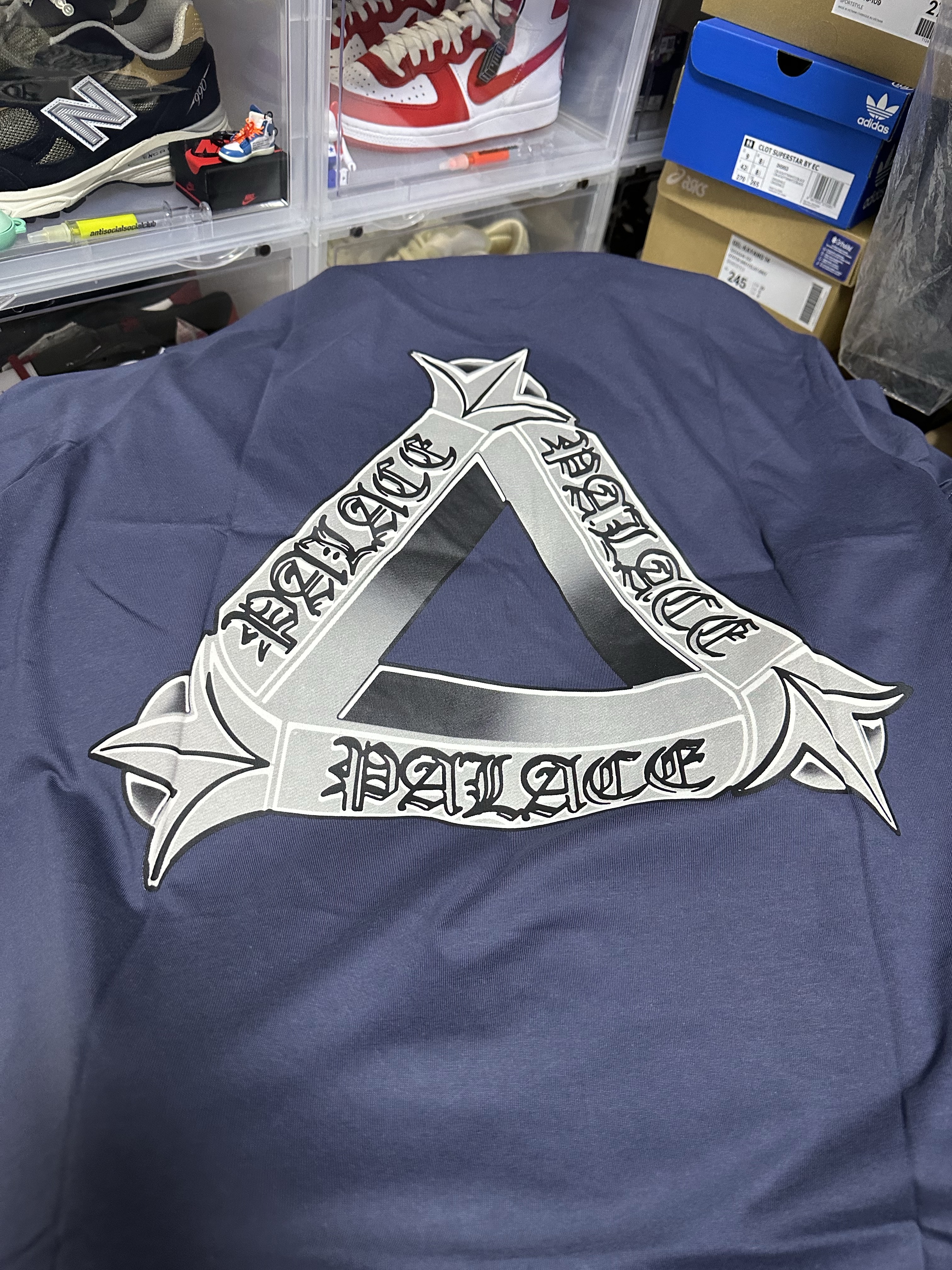 Palace Tri-OG T-Shirt Navy - 24SS 착용 스타일