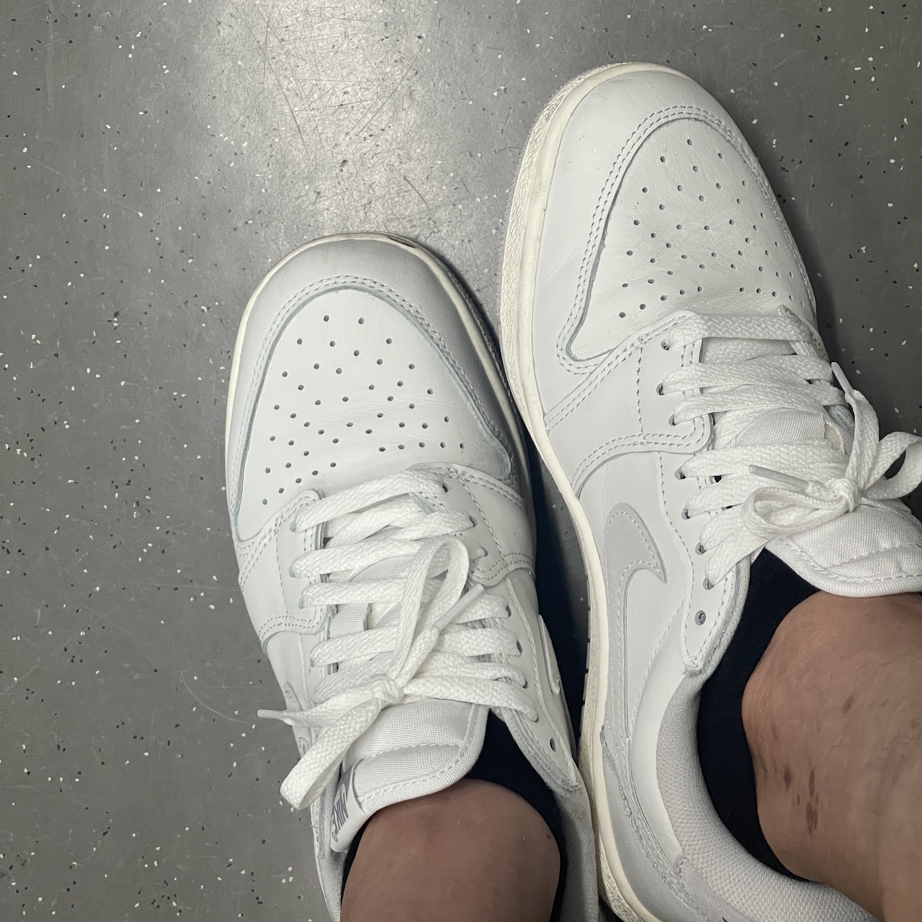 Jordan 1 Low 85 Neutral Grey, Chrome Hearts Horseshoe Logo Pocket T-Shirt White 착용 스타일 - 1