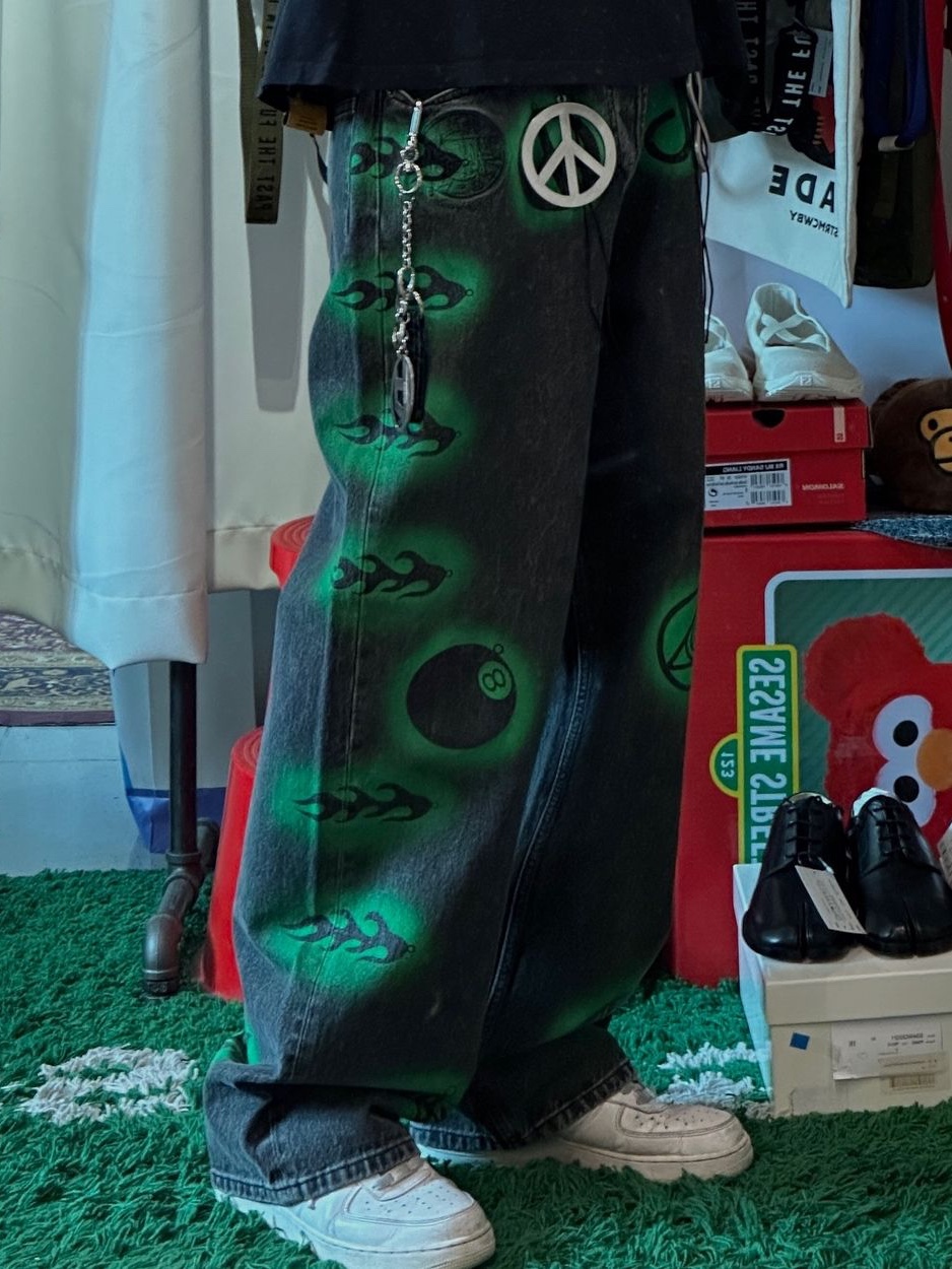 Supreme Ripstop Keychain Black - 24SS, Stussy x Dries Van Noten Hand Stencilled Jean Washed Black 착용 스타일 - 4