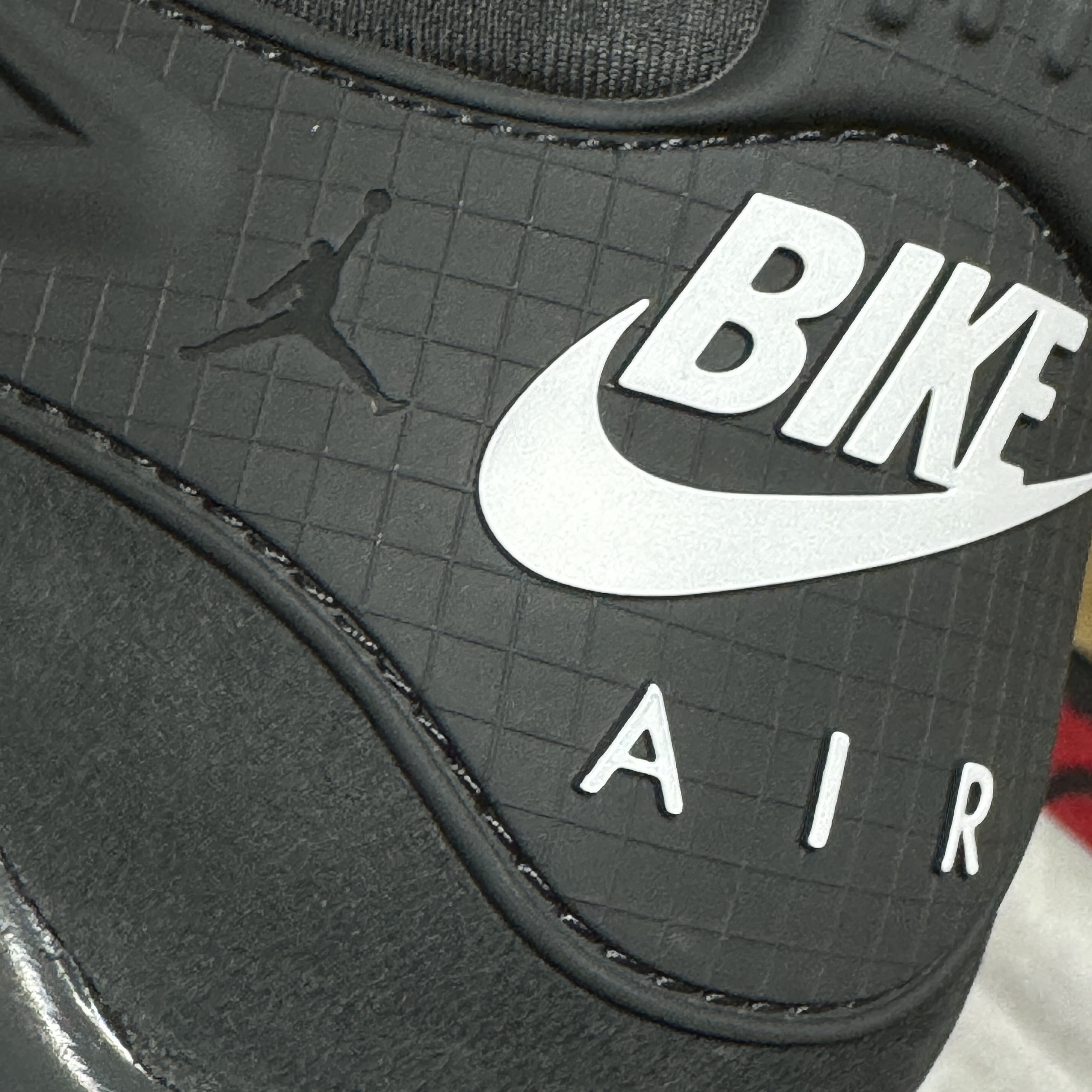 Jordan 4 x Nigel Sylvester RM SP Driveway Grey 착용 스타일 - 1