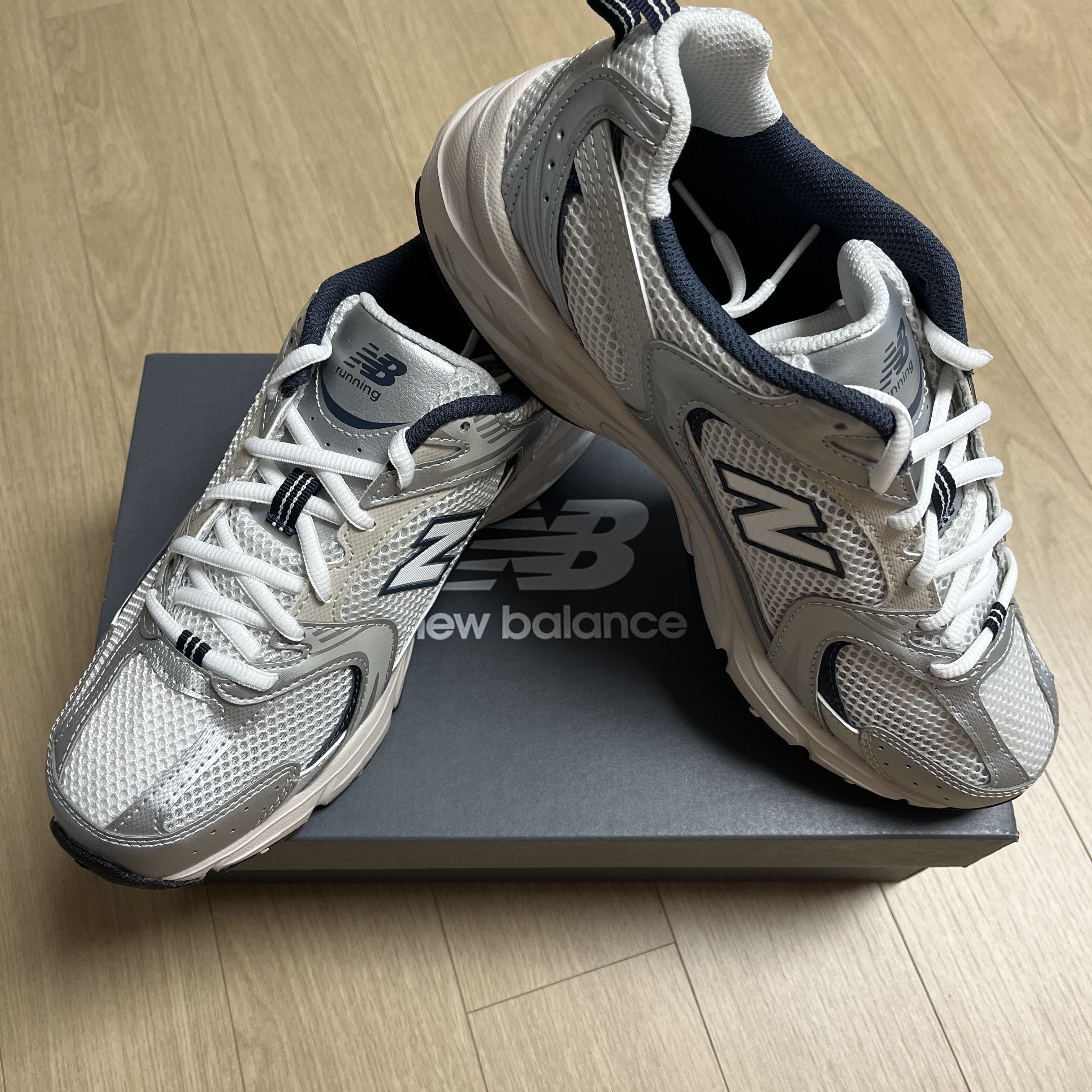 New Balance 530 Steel Grey 착용 스타일