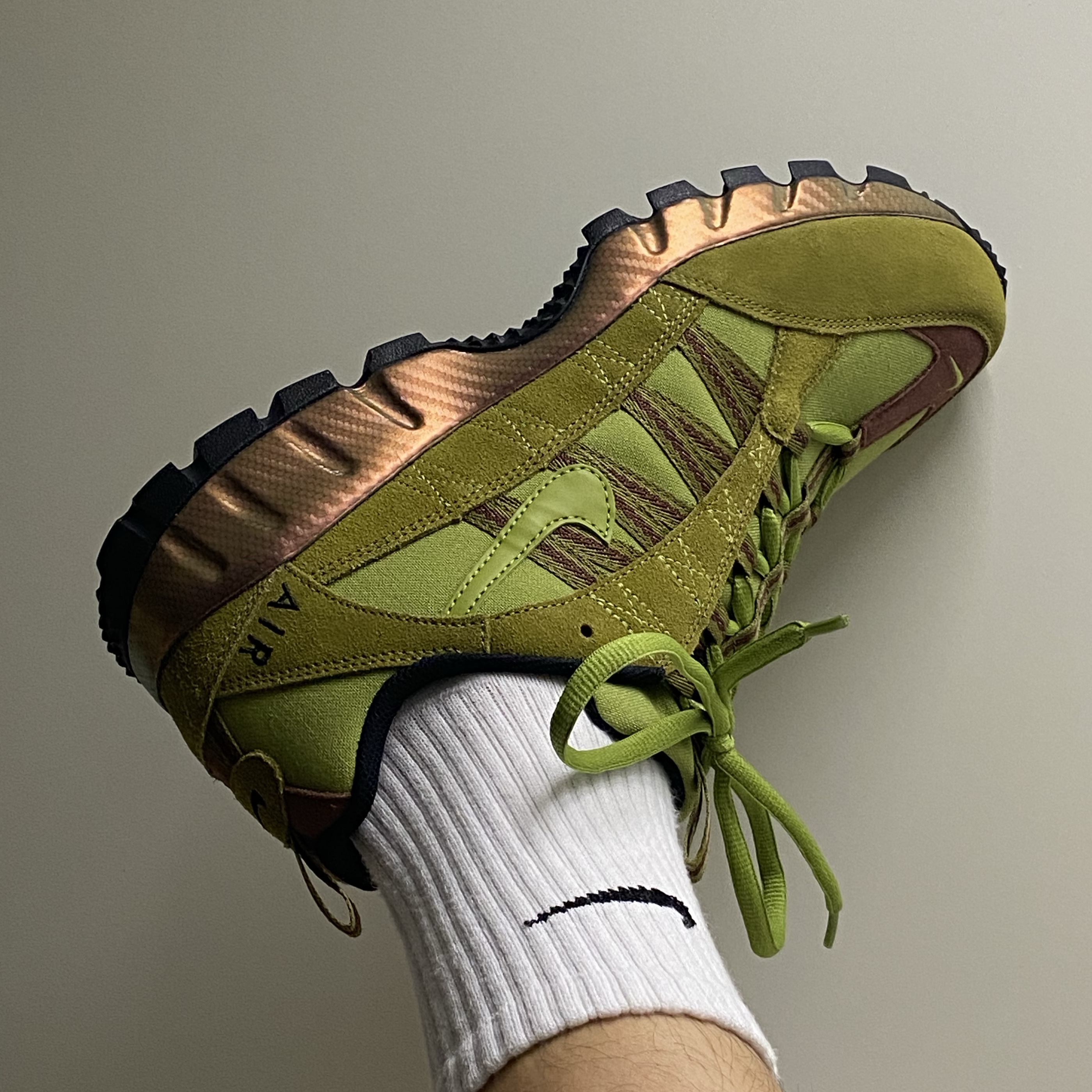 Nike Air Humara Pacific Moss Olive green 착용 스타일 - 1