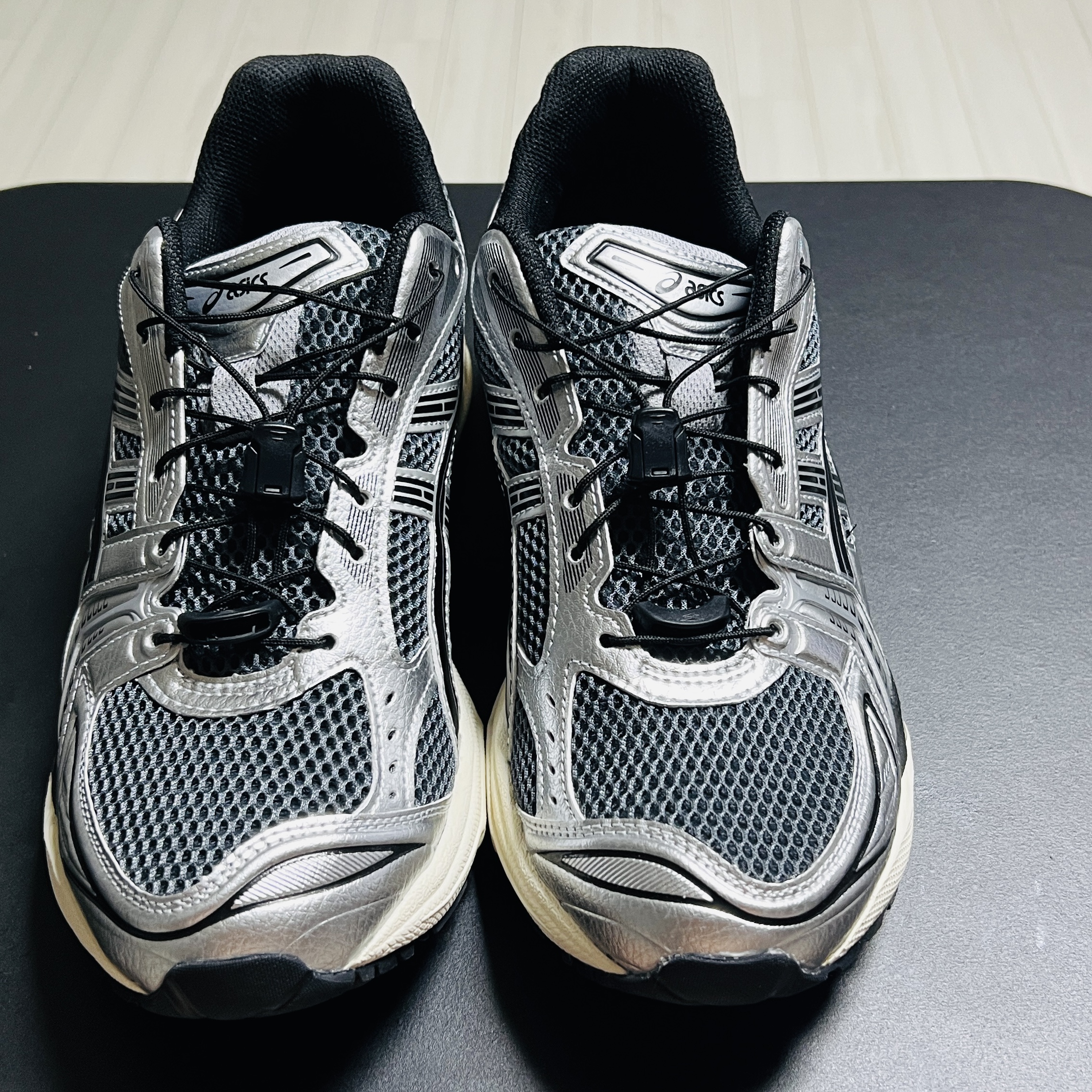 Asics Unlimited Gel-Kayano 14 Carrier Grey Black 착용 스타일 - 2