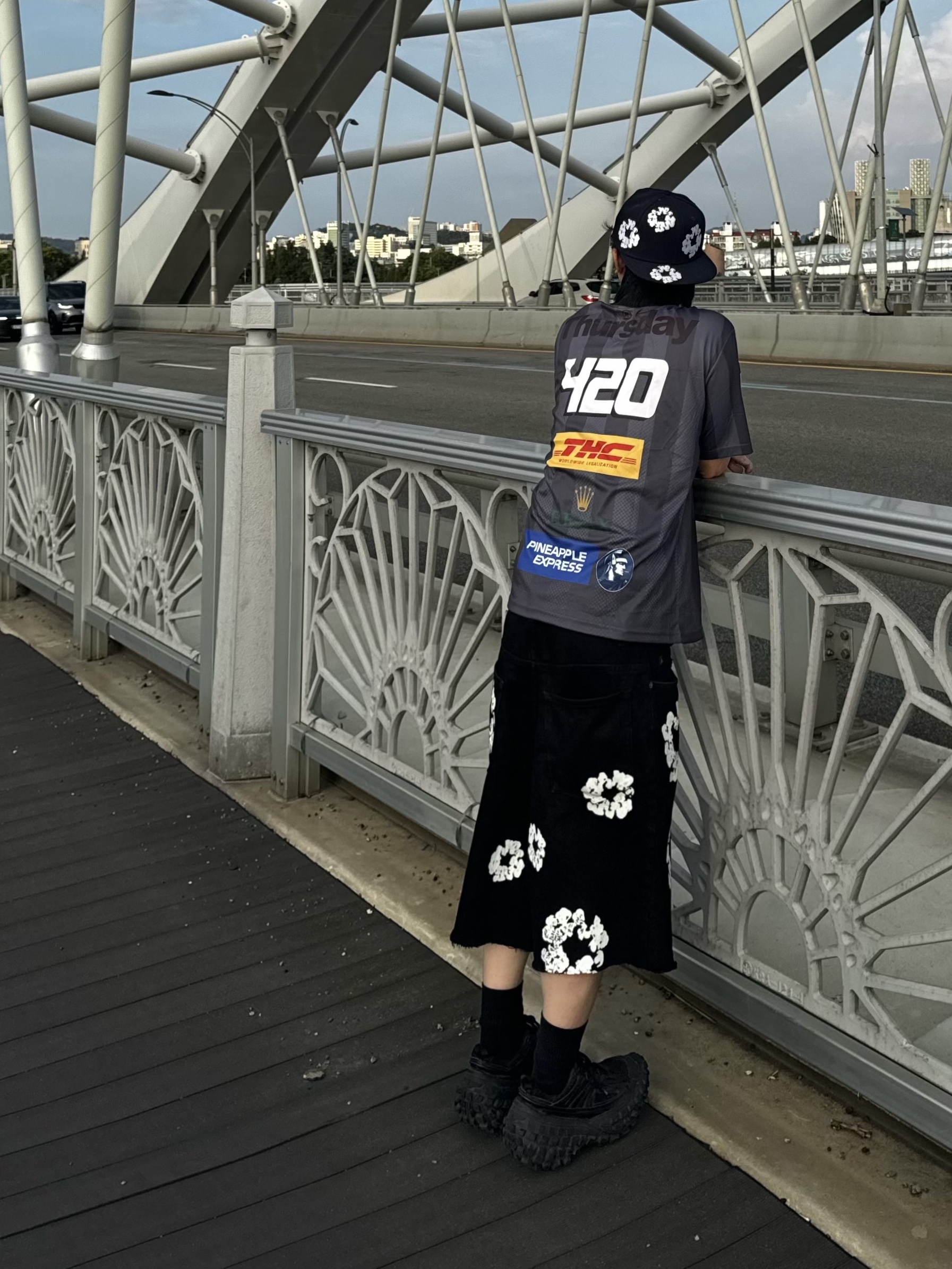 Denim Tears x New Era Cotton Wreath Navy, Denim Tears The Cotton Wreath Shorts Black 착용 스타일 - 2