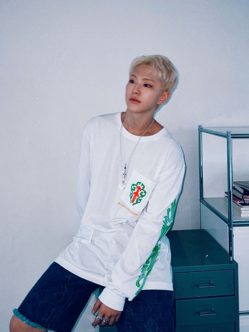 Chrome Hearts Classic Horseshoe Logo Long Sleeve T-Shirt White, Chrome Hearts Horseshoe LS T-Shirt Black - Los Angeles Exclusive 착용 스타일 - 5