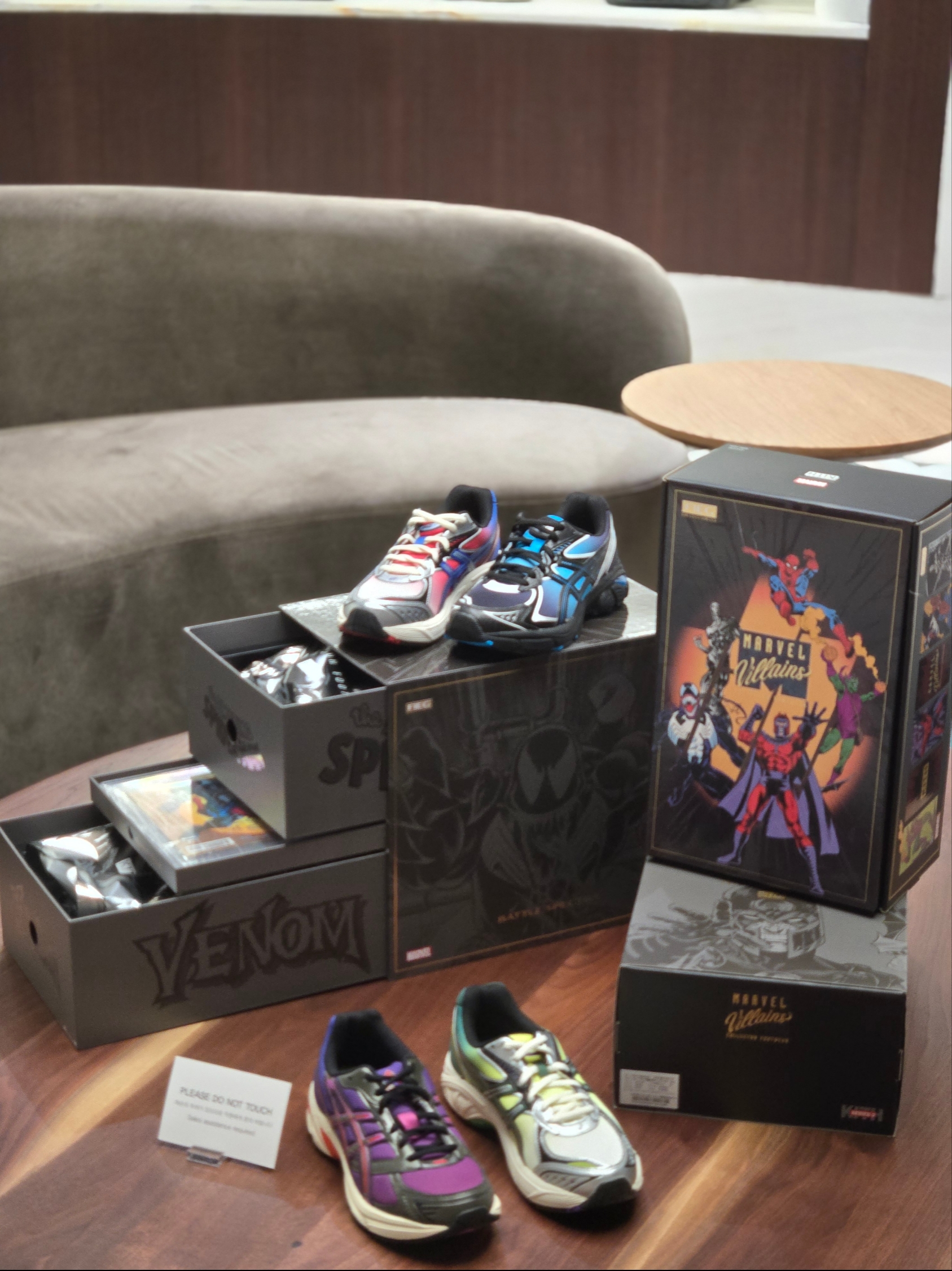 Asics x Kith x Marvel Gel-Kayano 14 Silver Surfer, Asics x Kith x Marvel Gel-1130 Magneto 착용 스타일 - 1