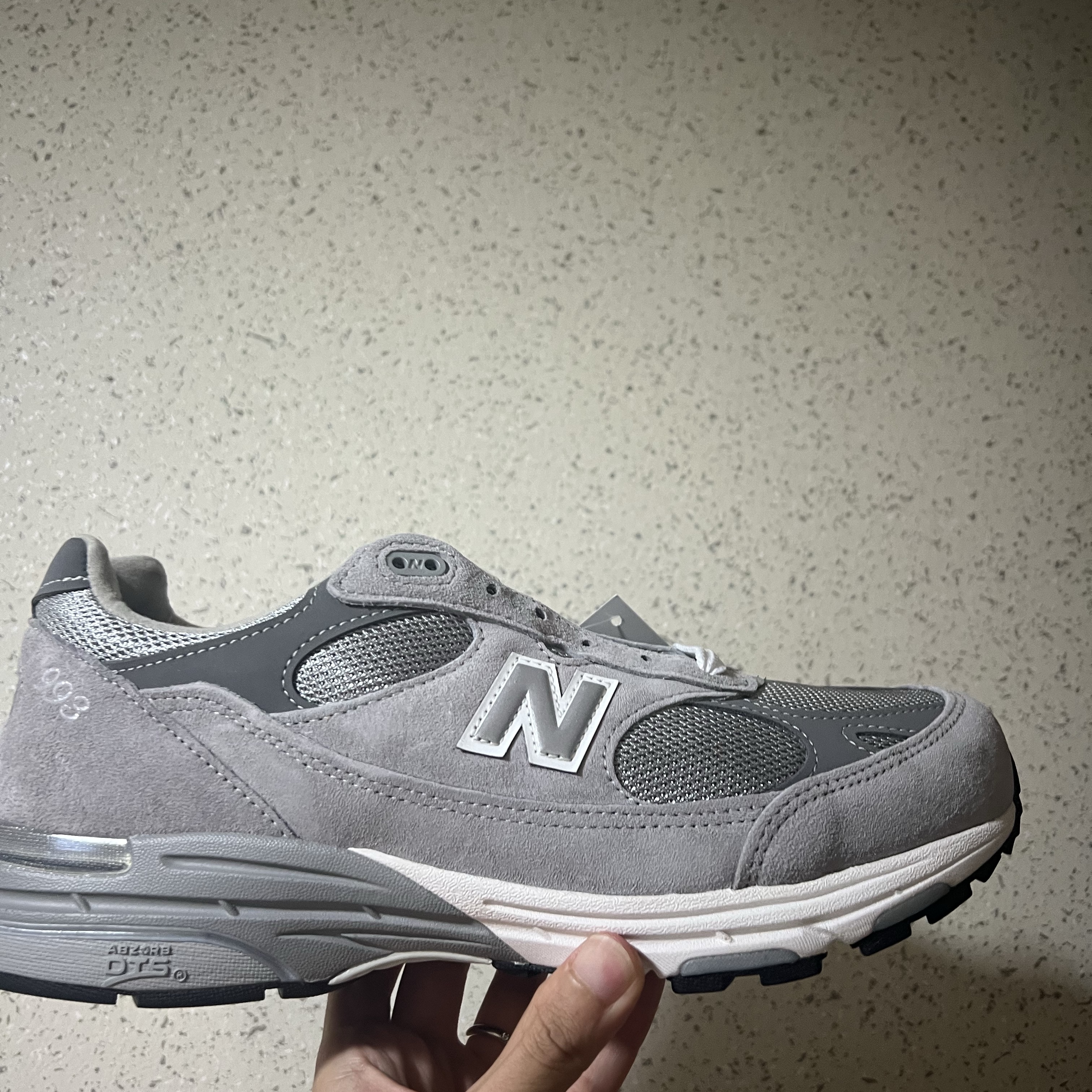 New Balance 993 Made in USA Grey - 2E Wide 착용 스타일 - 3