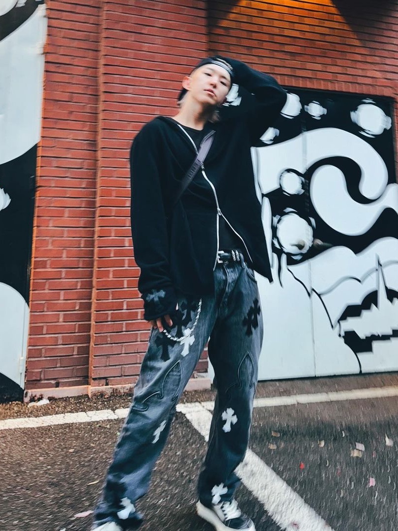 Chrome Hearts Classic Horseshoe Logo Long Sleeve T-Shirt White, Chrome Hearts Horseshoe LS T-Shirt Black - Los Angeles Exclusive 착용 스타일 - 2