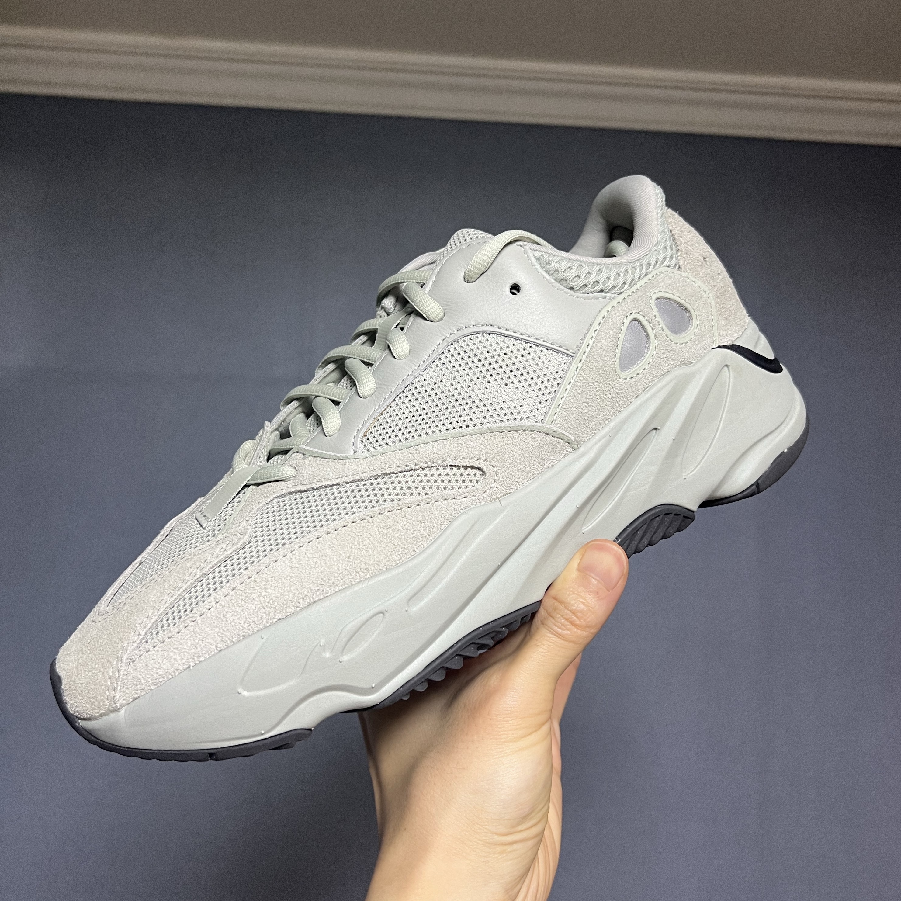 Adidas Yeezy Boost 700 Salt 2023 착용 스타일