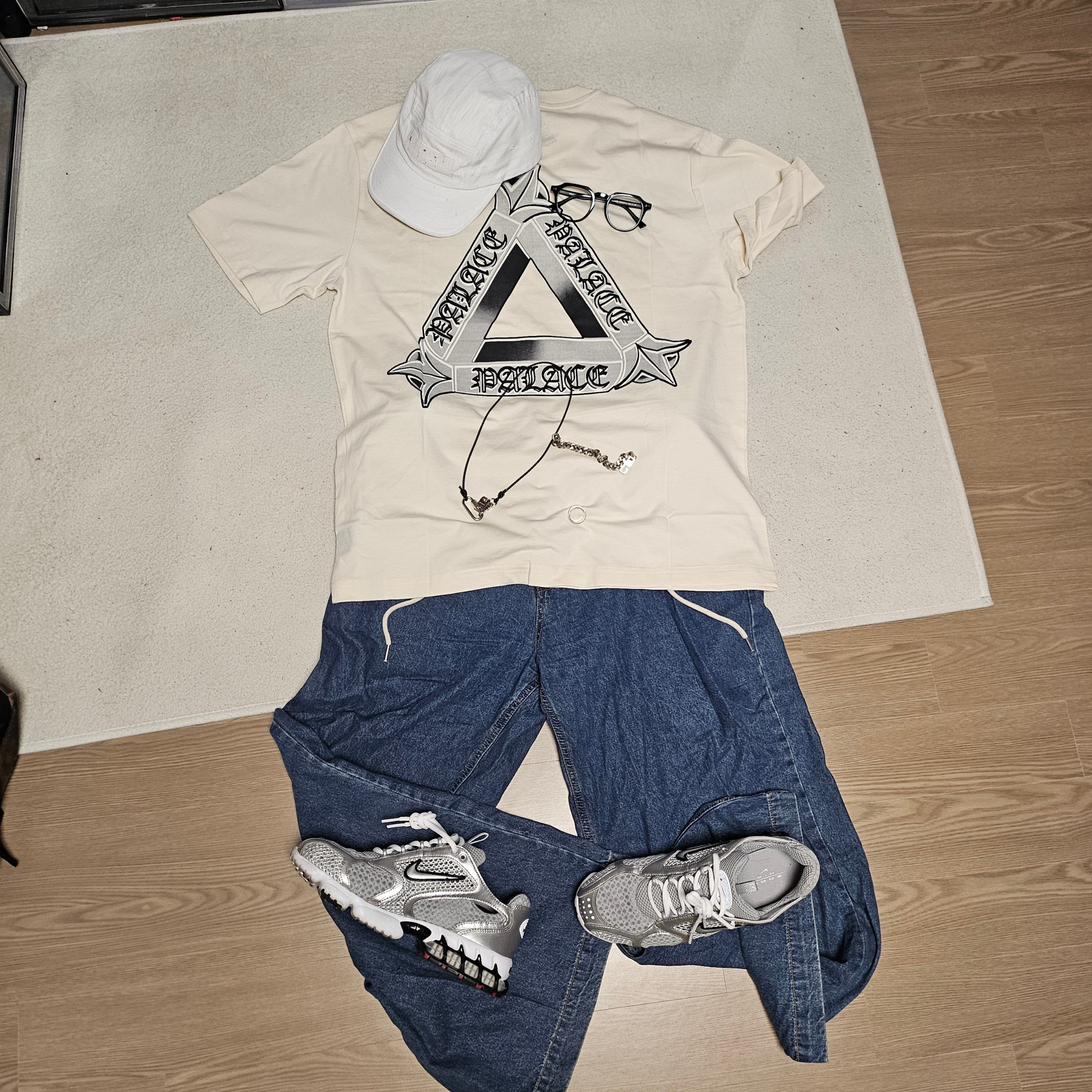 Palace Tri-OG T-Shirt Soft White - 24SS, Nike Air Zoom Spiridon Cage 2 Metallic Silver 착용 스타일 - 5