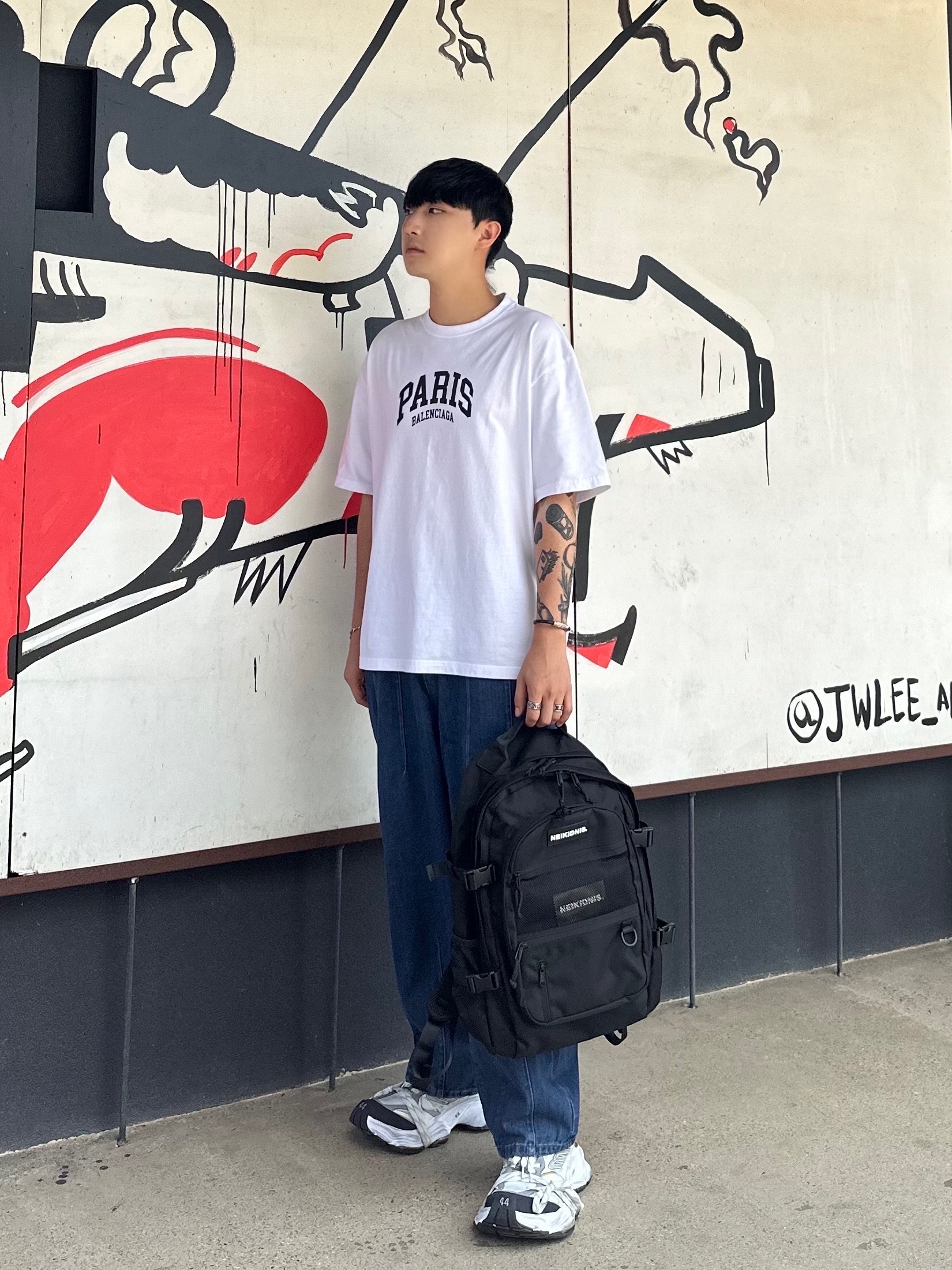 Balenciaga Cargo Sneakers White Grey 착용 스타일 - 2