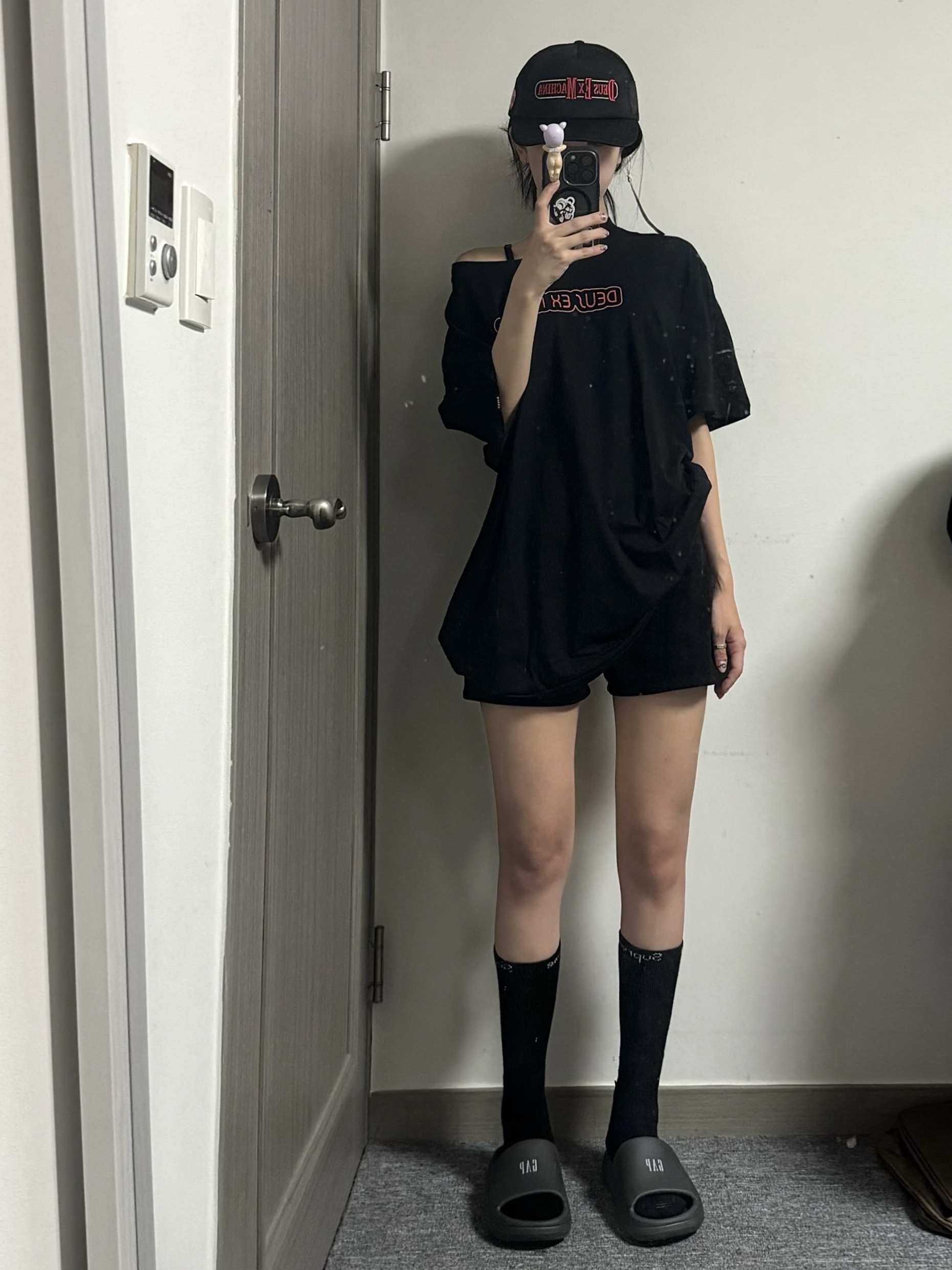 Supreme Hanes Crew Socks Black (4 Pack) 착용 스타일 - 1