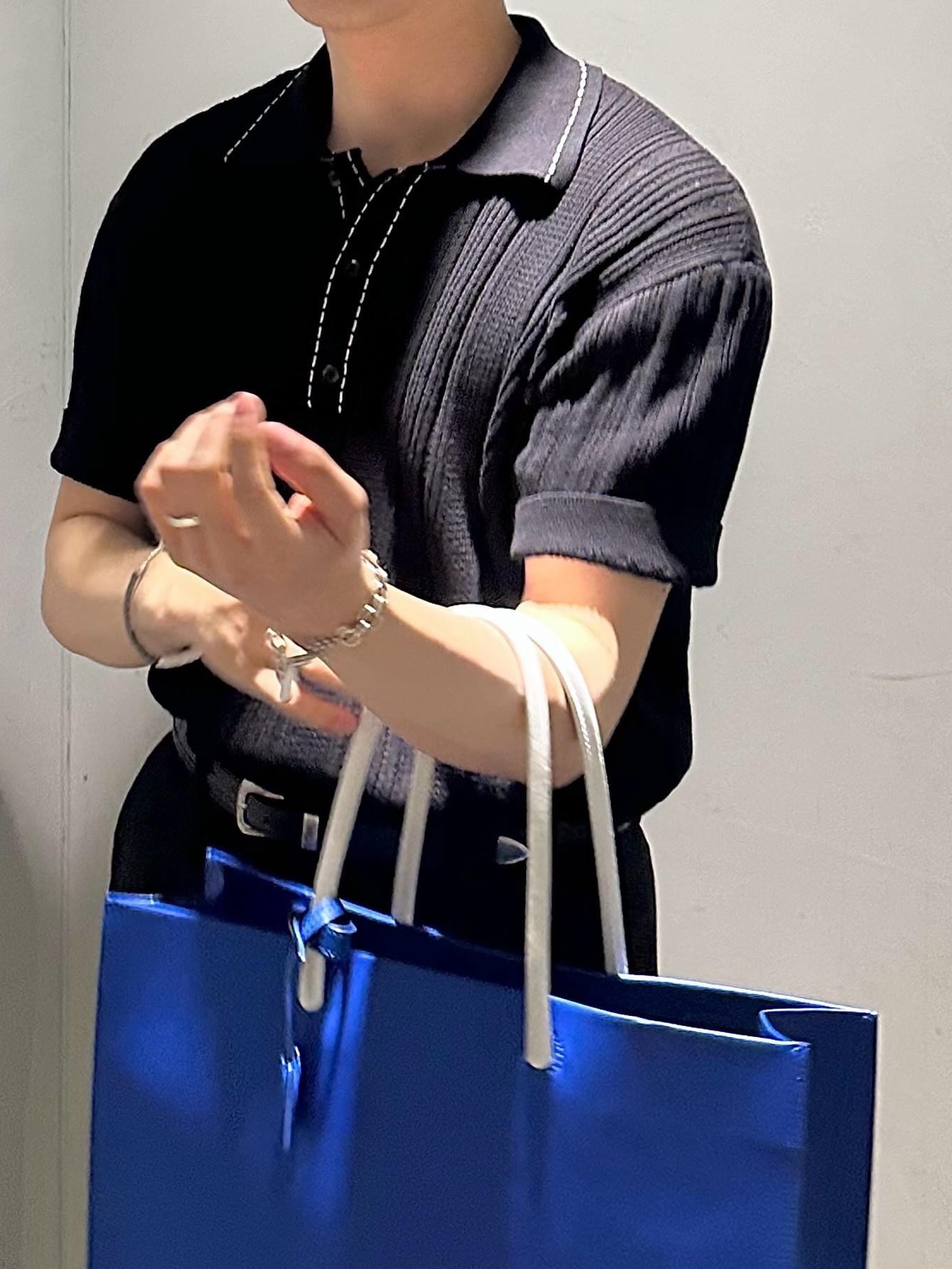 Ader Error Wide Blue Bag Blue, Tiffany & Co. Return To Tiffany Heart Tag Toggle Bracelet Silver 착용 스타일 - 6