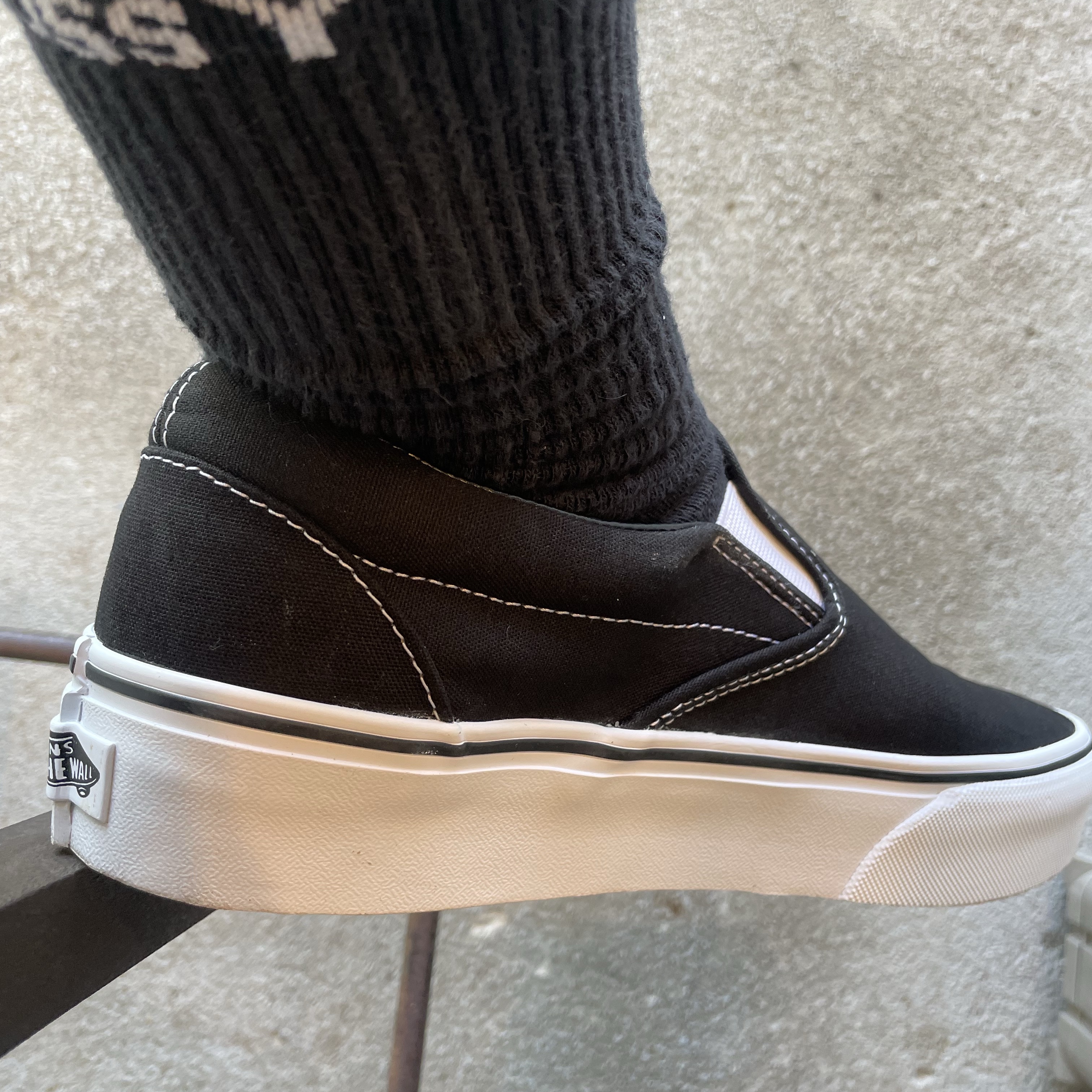 Vans Classic Slip-On Platform Black 착용 스타일