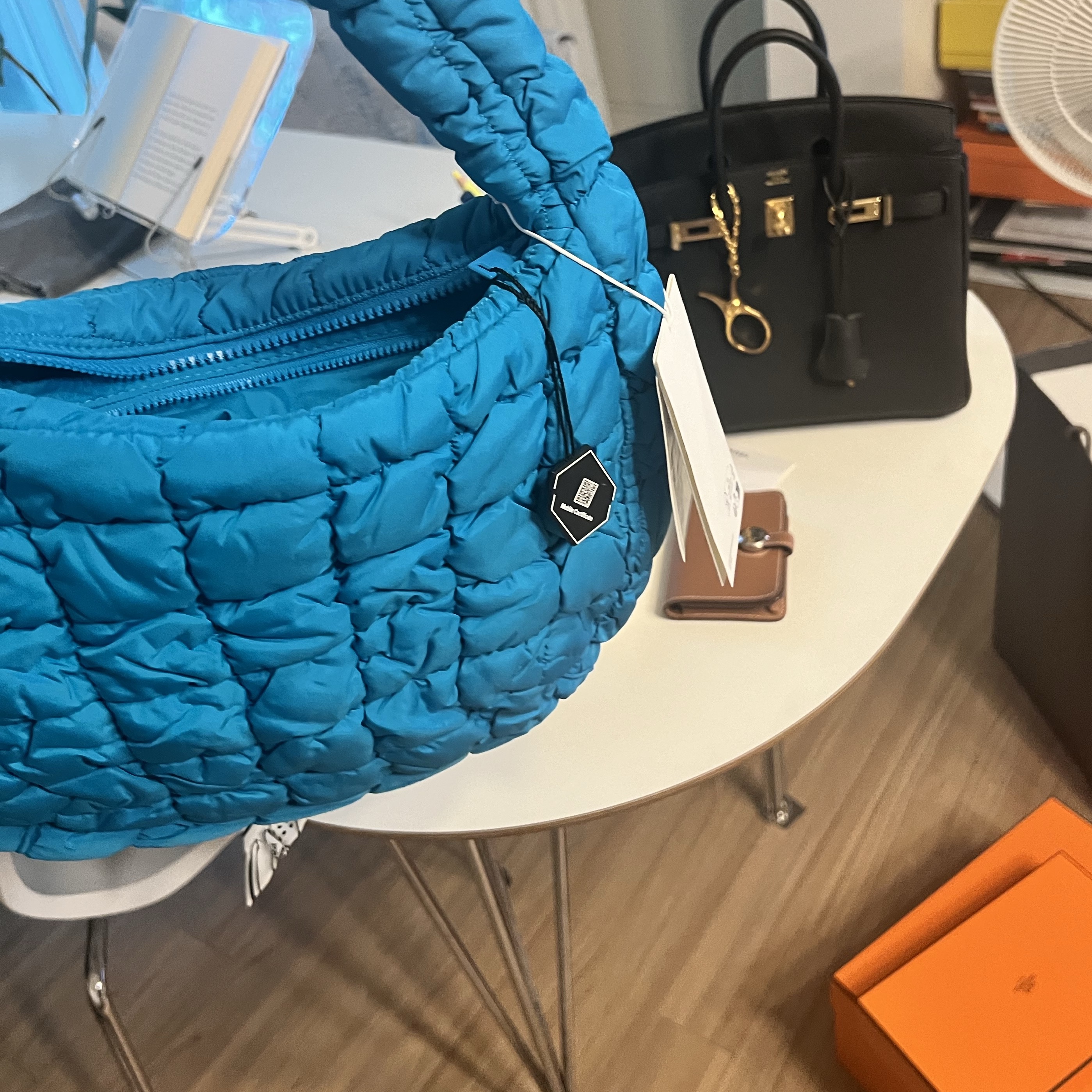 COS Quilted Mini Bag Bright Turquoise 착용 스타일