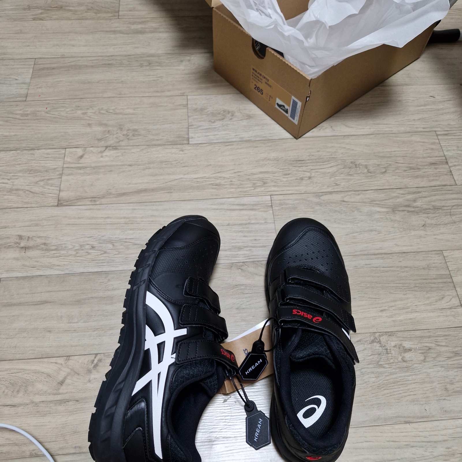 Asics Winjob CP112 Black - 2E Wide 착용 스타일