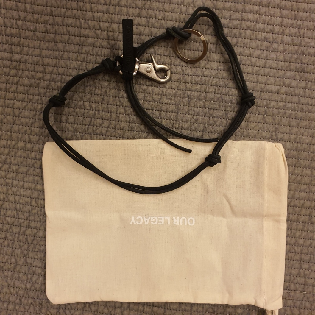 Our Legacy Ladon Leather Keychain Black 착용 스타일