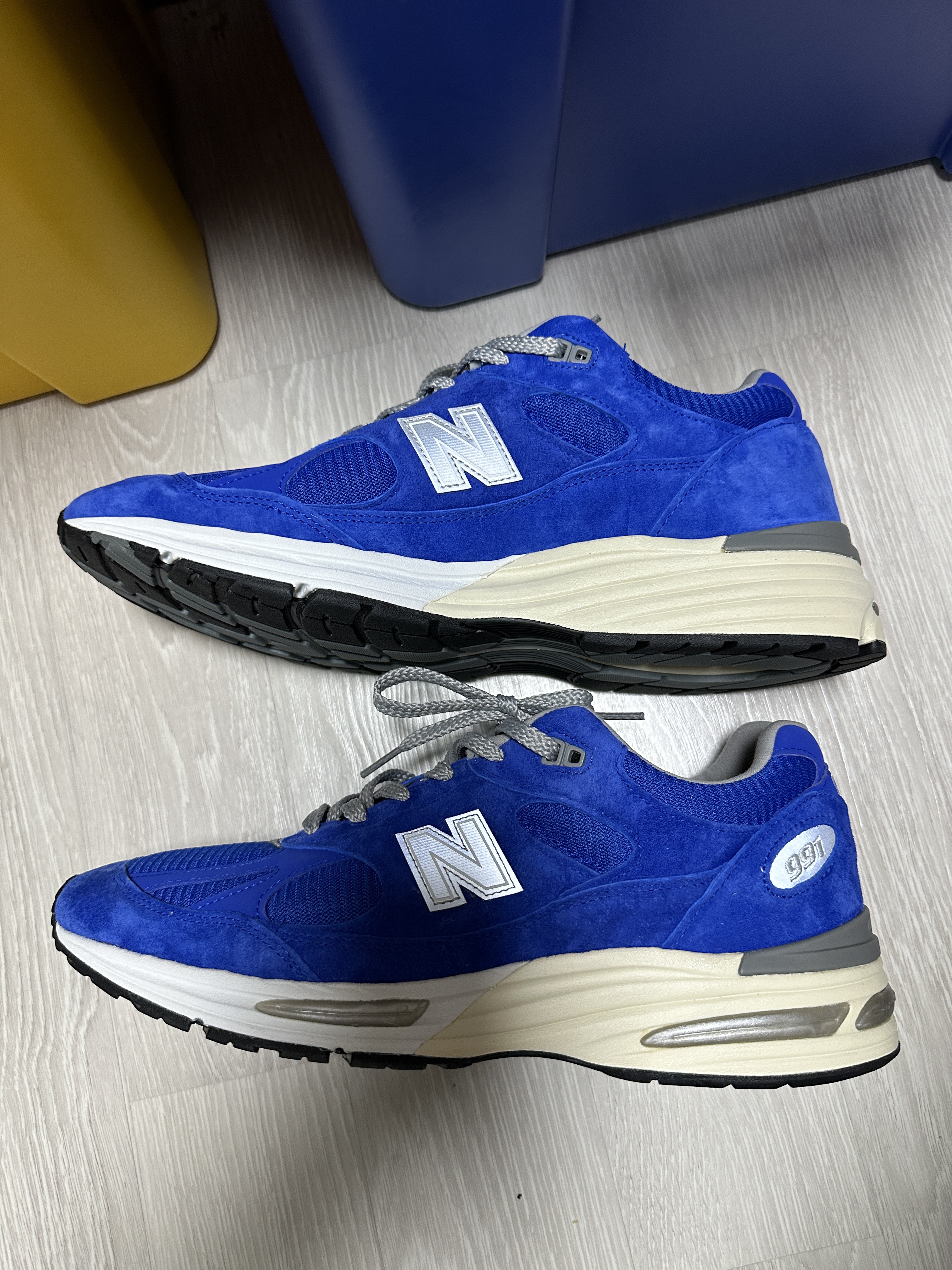 New Balance 991v2 Made in UK Dazzling Blue 착용 스타일 - 1