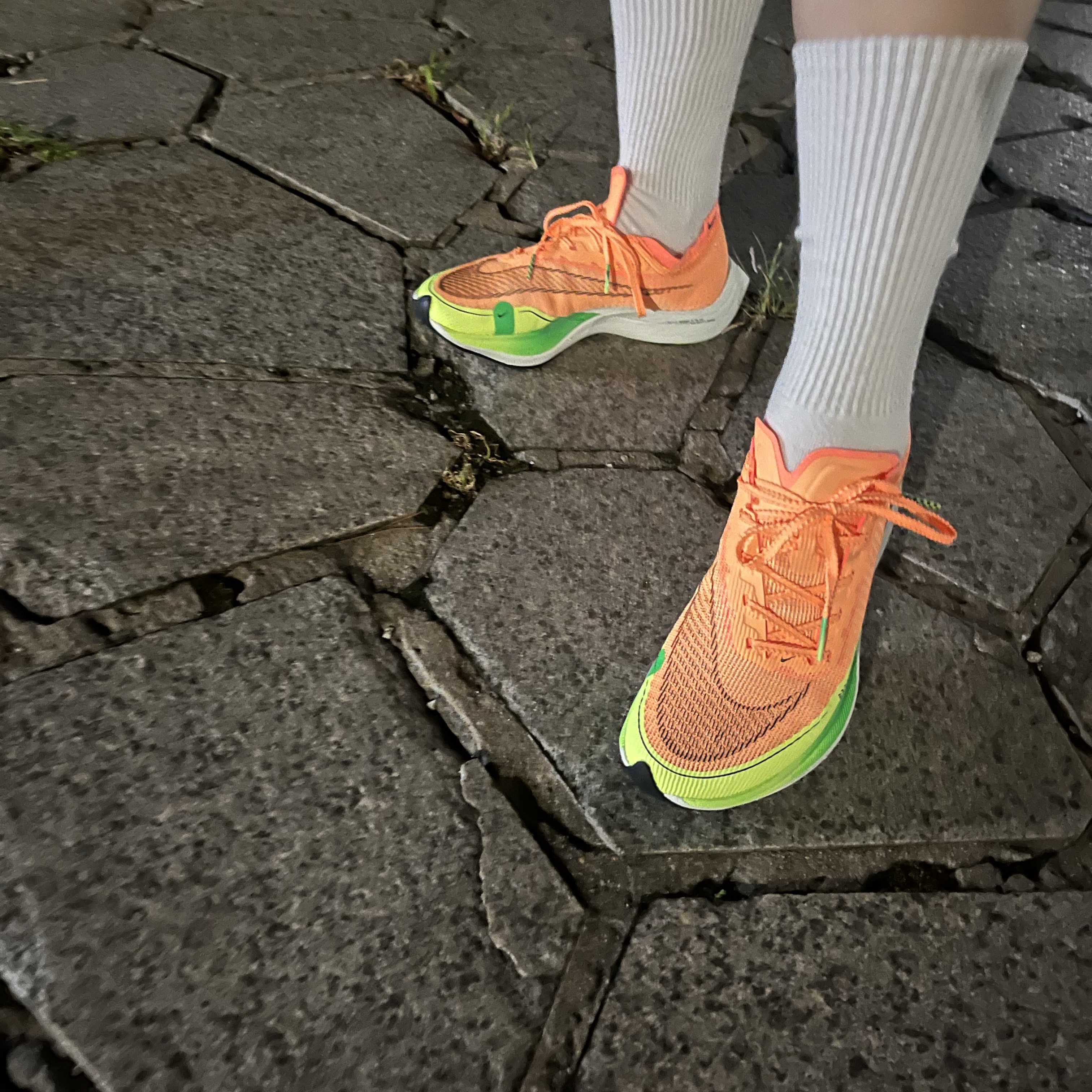 (W) Nike ZoomX Vaporfly Next% 2 Peach Cream 착용 스타일