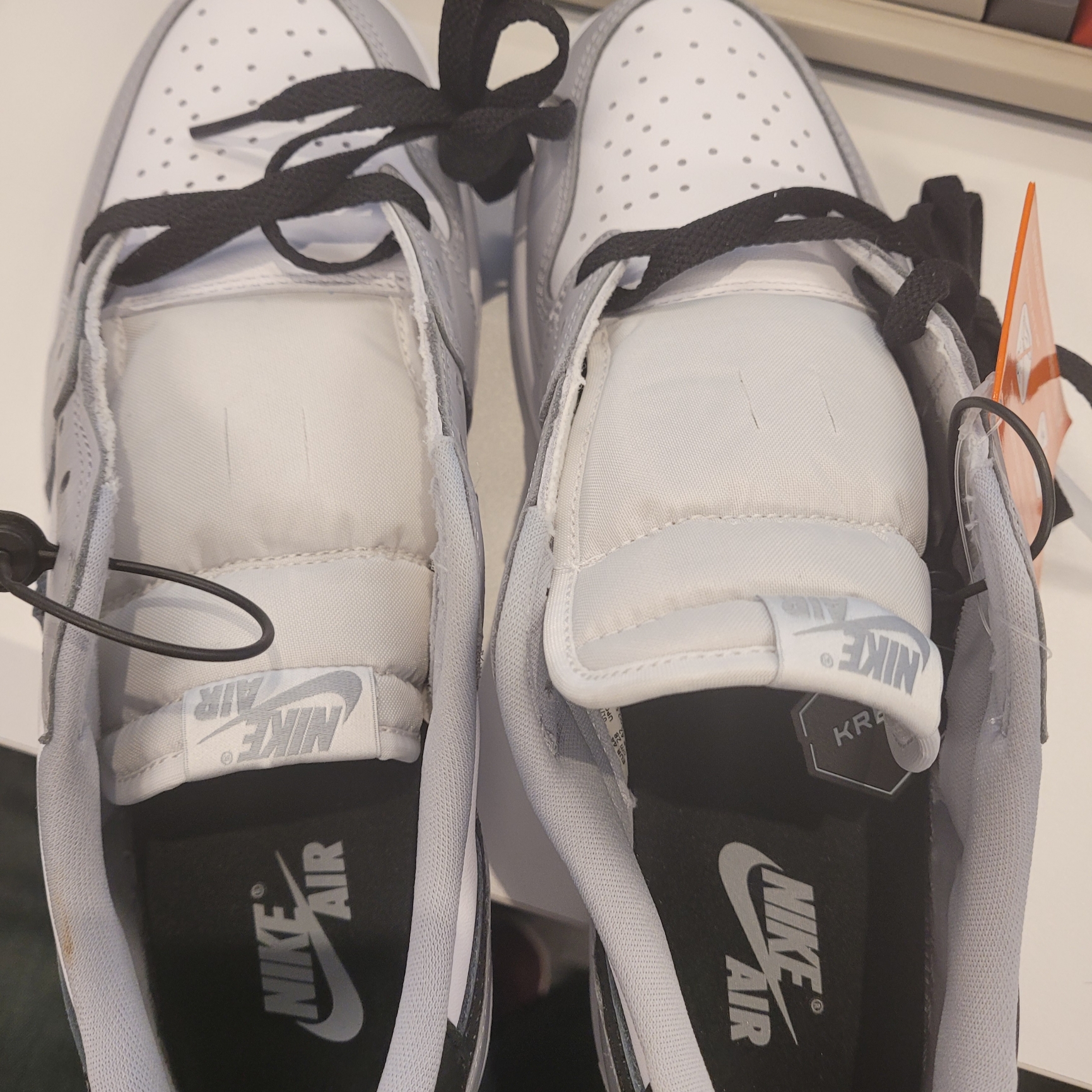 Jordan 1 Retro Low OG Wolf Grey and White 착용 스타일