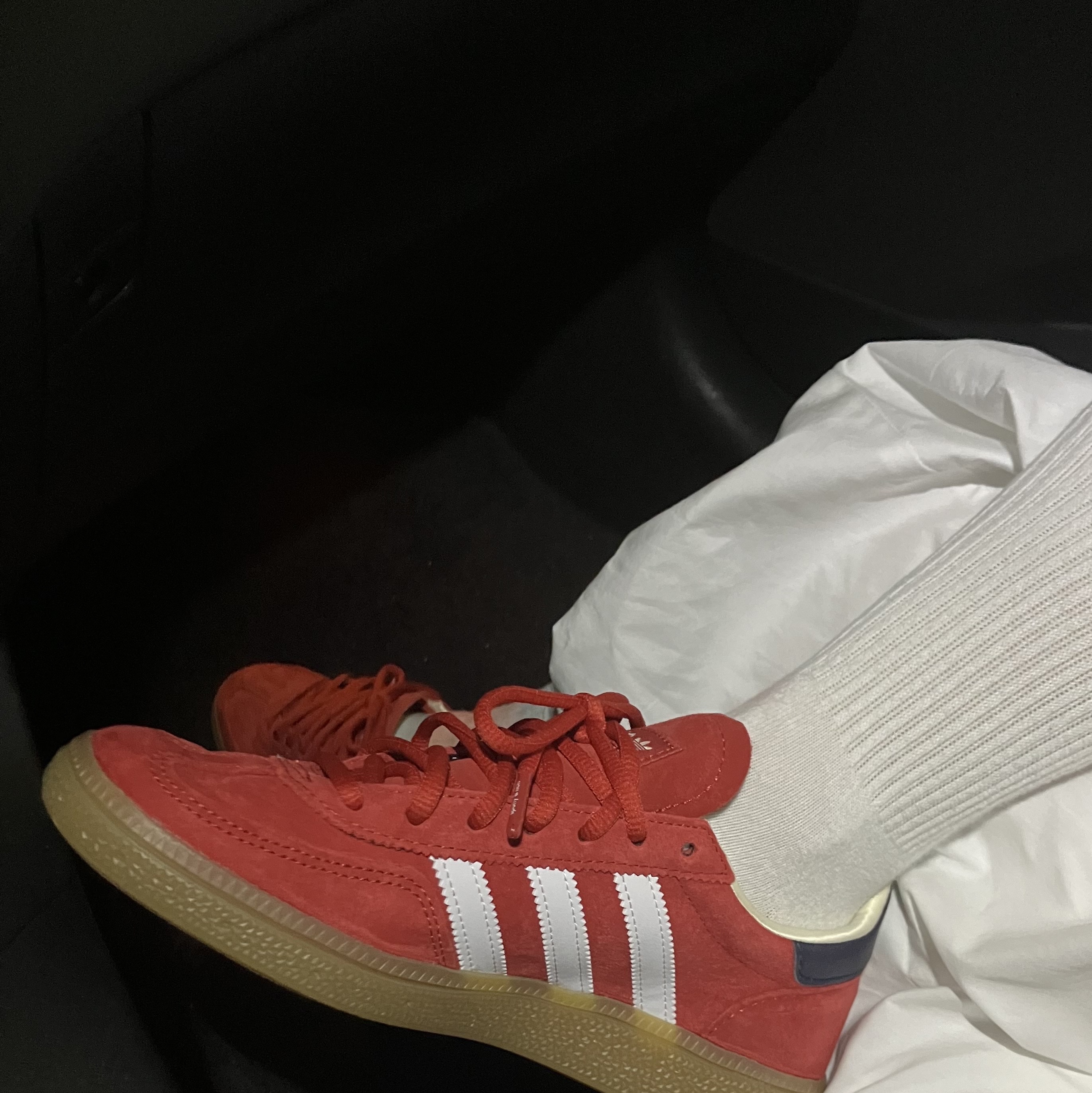 Adidas x Sporty & Rich Spezial Handball Collegiate Red Night Indigo 착용 스타일