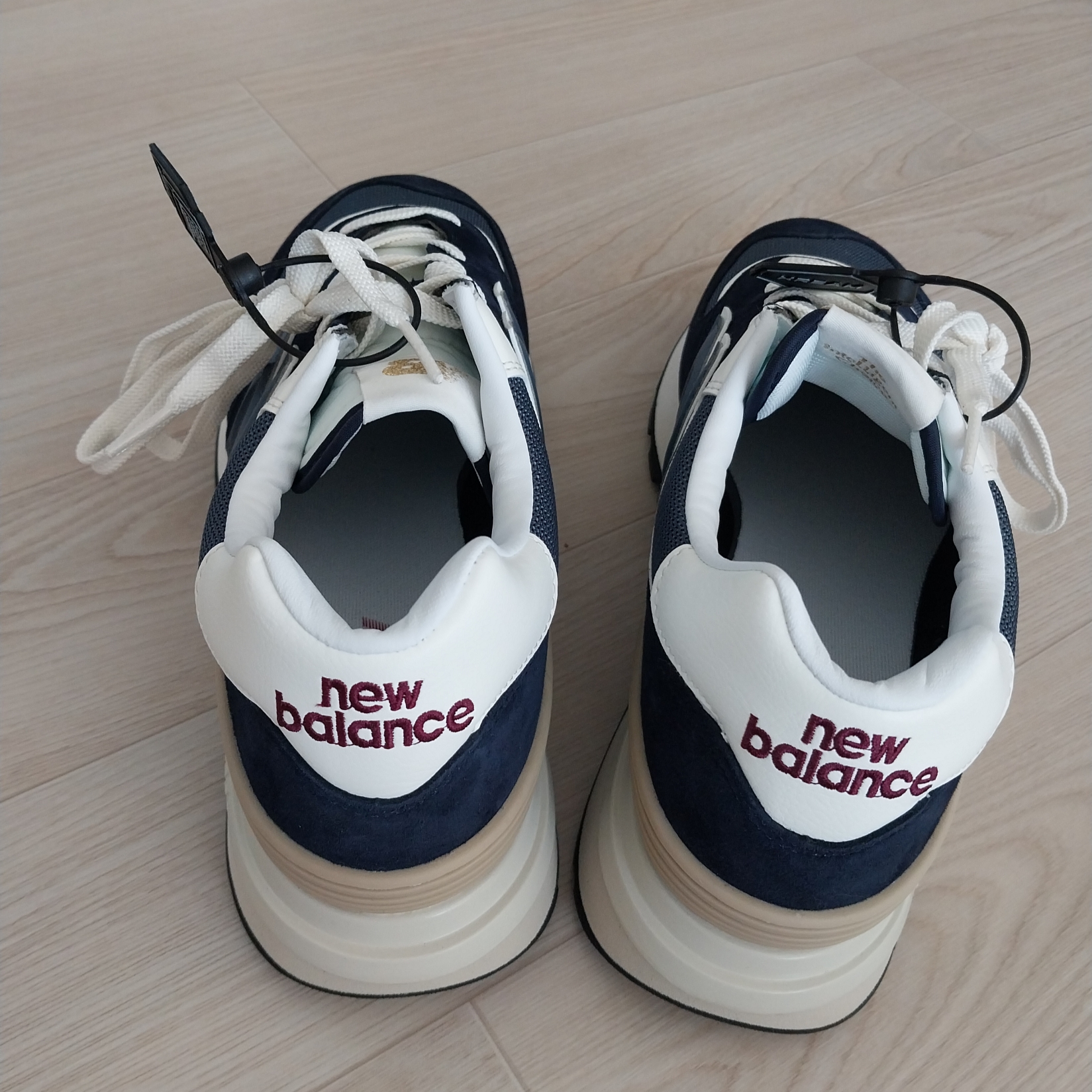 New Balance 574 Legacy Navy 착용 스타일