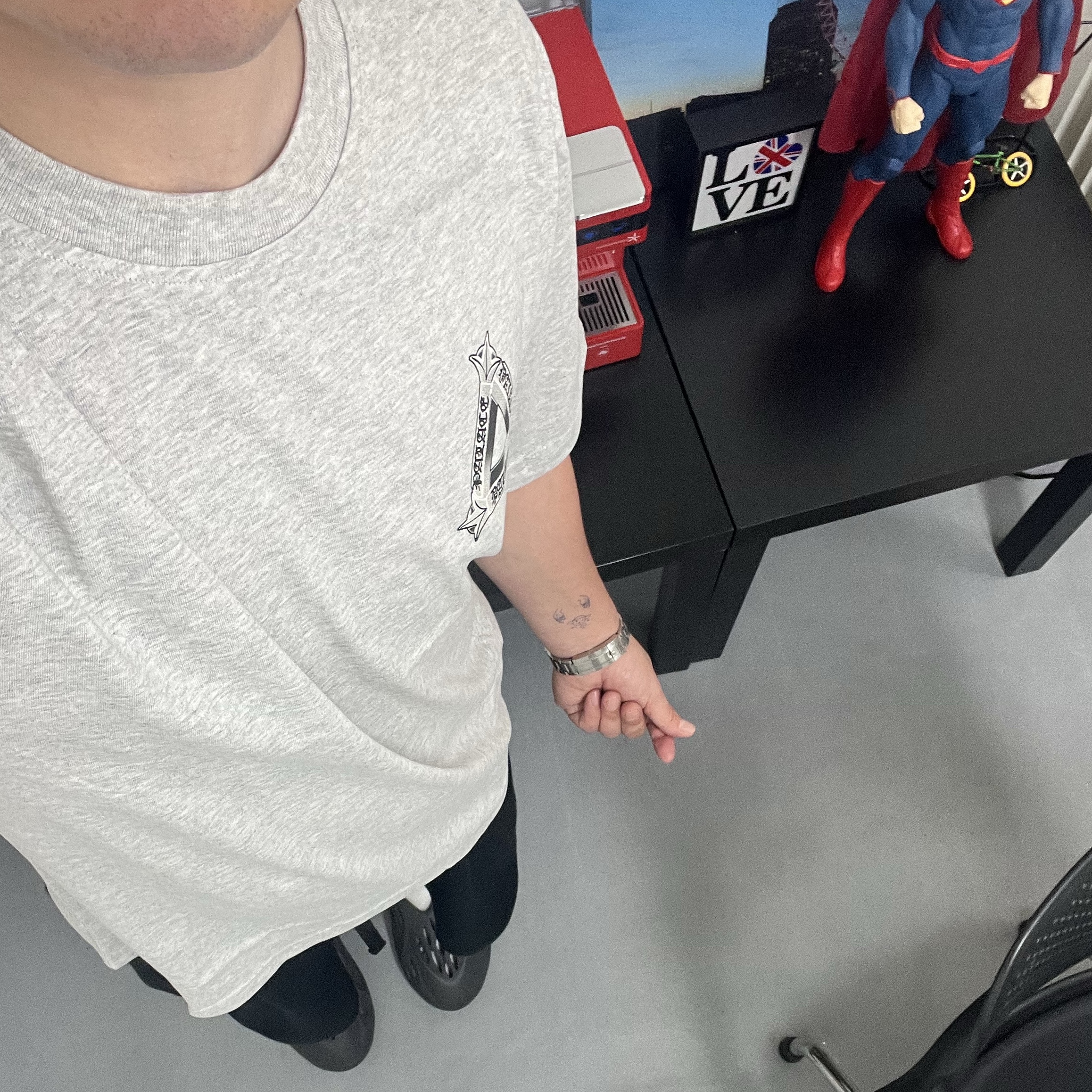 Adidas Yeezy Foam RNNR Carbon, Palace Tri-OG T-Shirt Grey Marl - 24SS 착용 스타일
