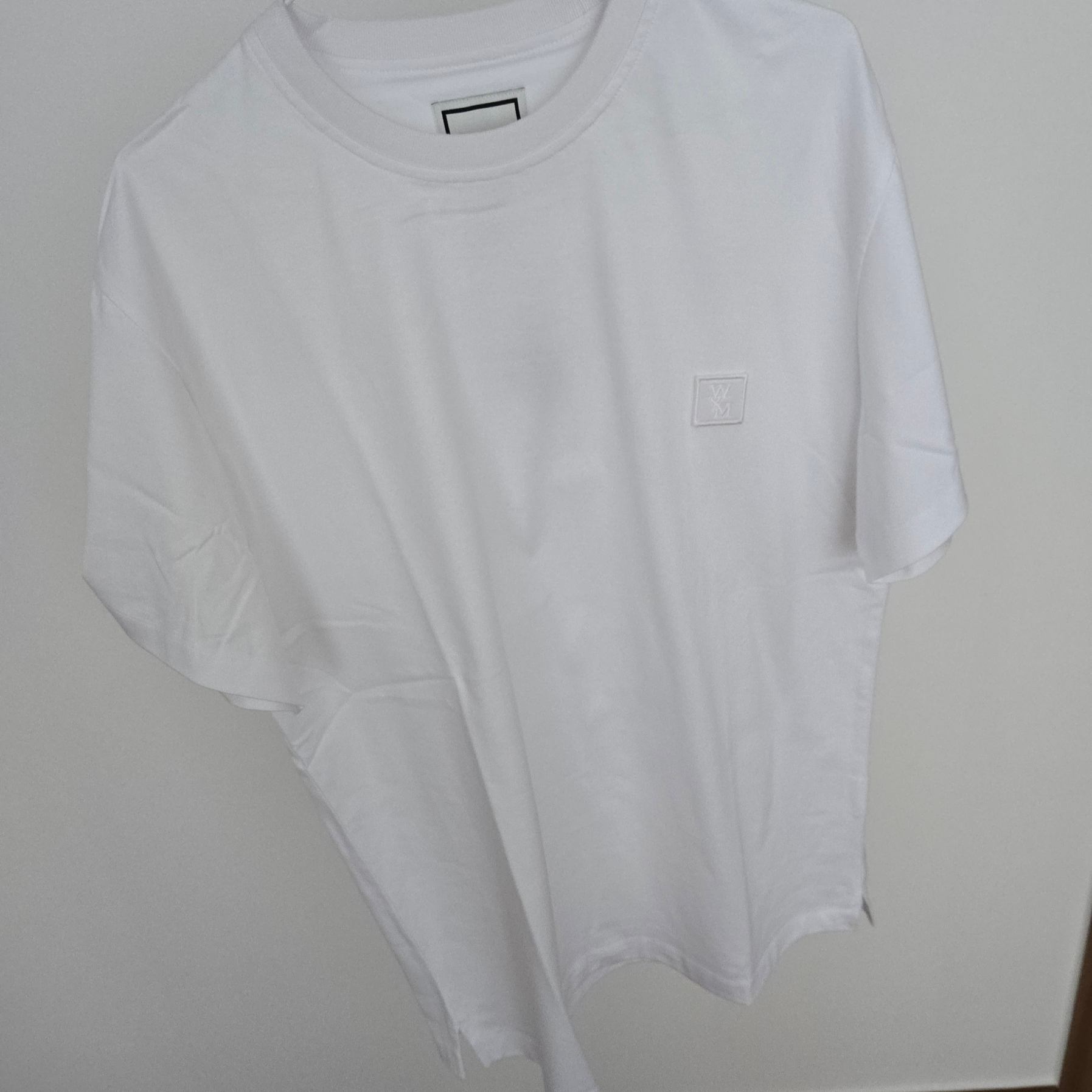 Wooyoungmi Flower Print Back Logo T-Shirt White - 23FW 착용 스타일 - 1