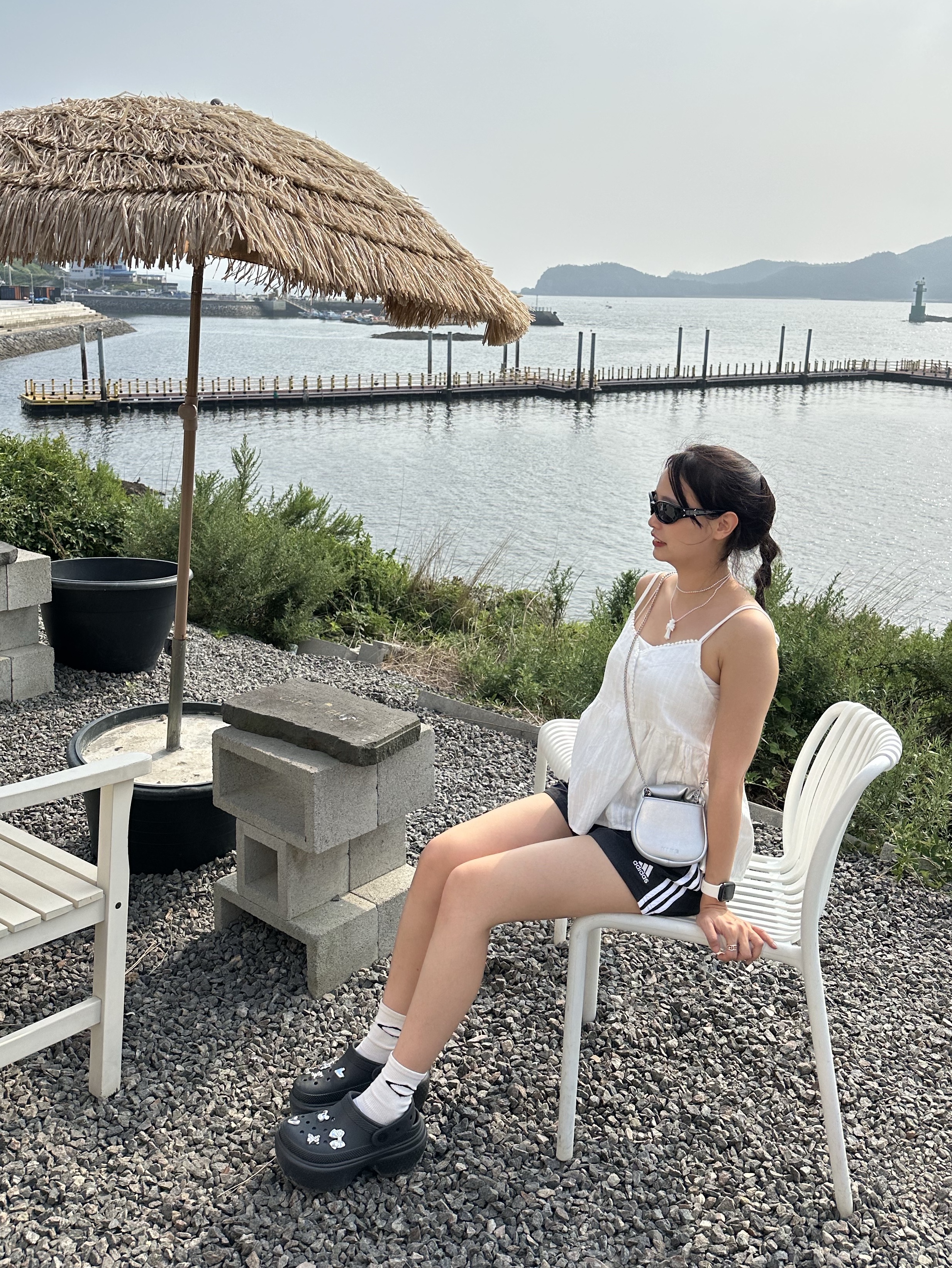 (W) Adidas 3-Stripes Woven Shorts Black - KR Sizing, Crocs Stomp Clog Black 착용 스타일 - 1