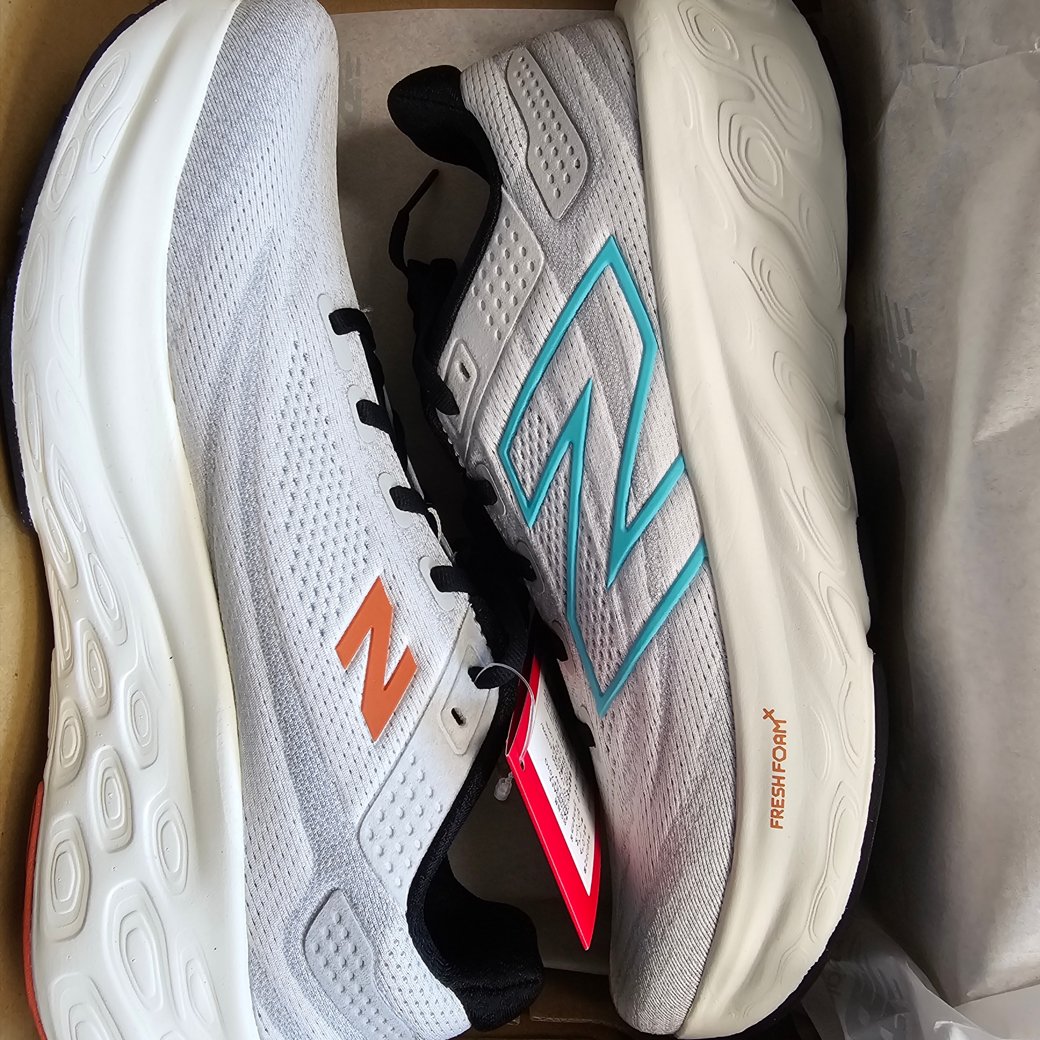 New Balance Fresh Foam X 1080v13 Grey Matter Cyber Jade - 2E Wide 착용 스타일